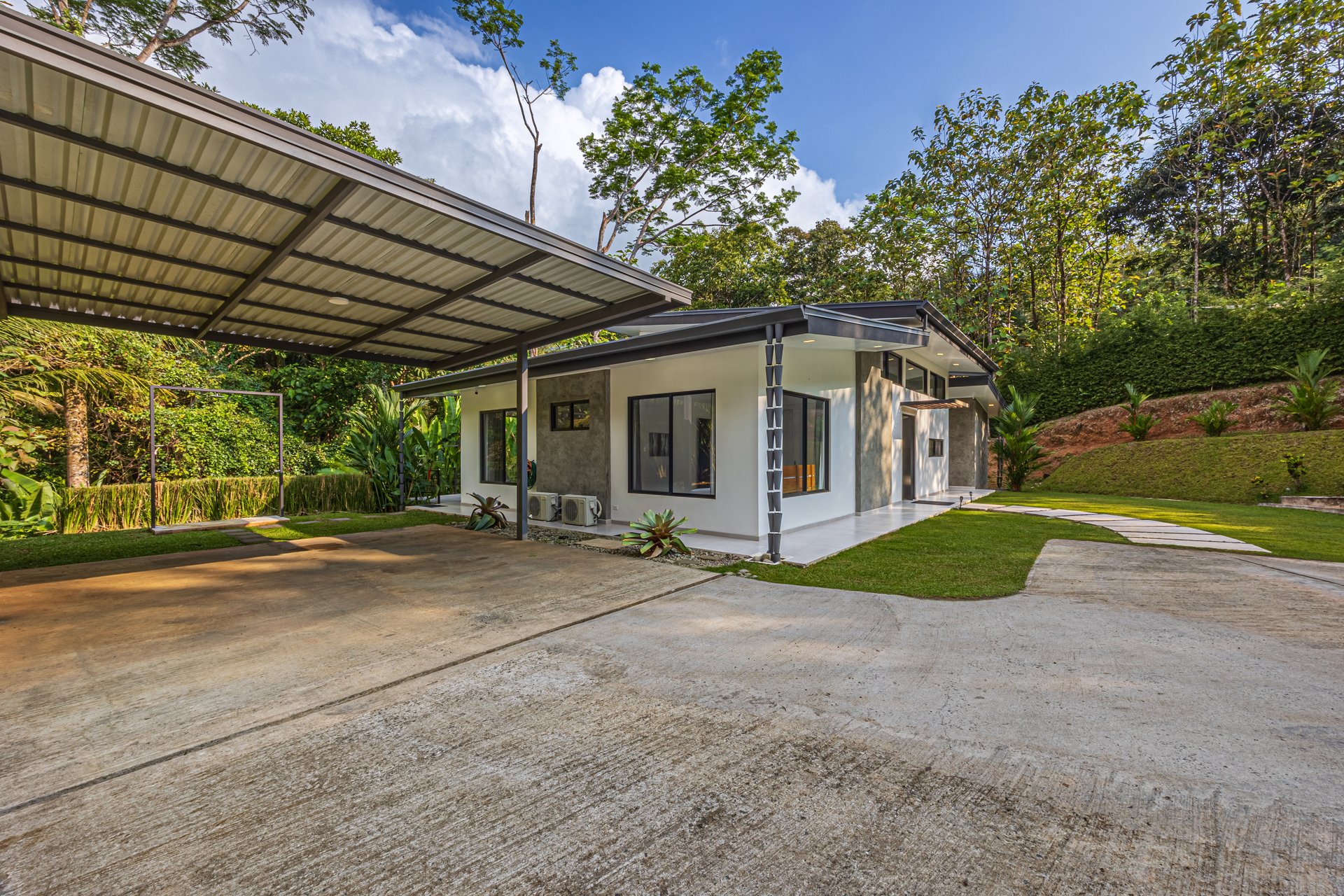 Casa Ballena Pearl with Extra building site!