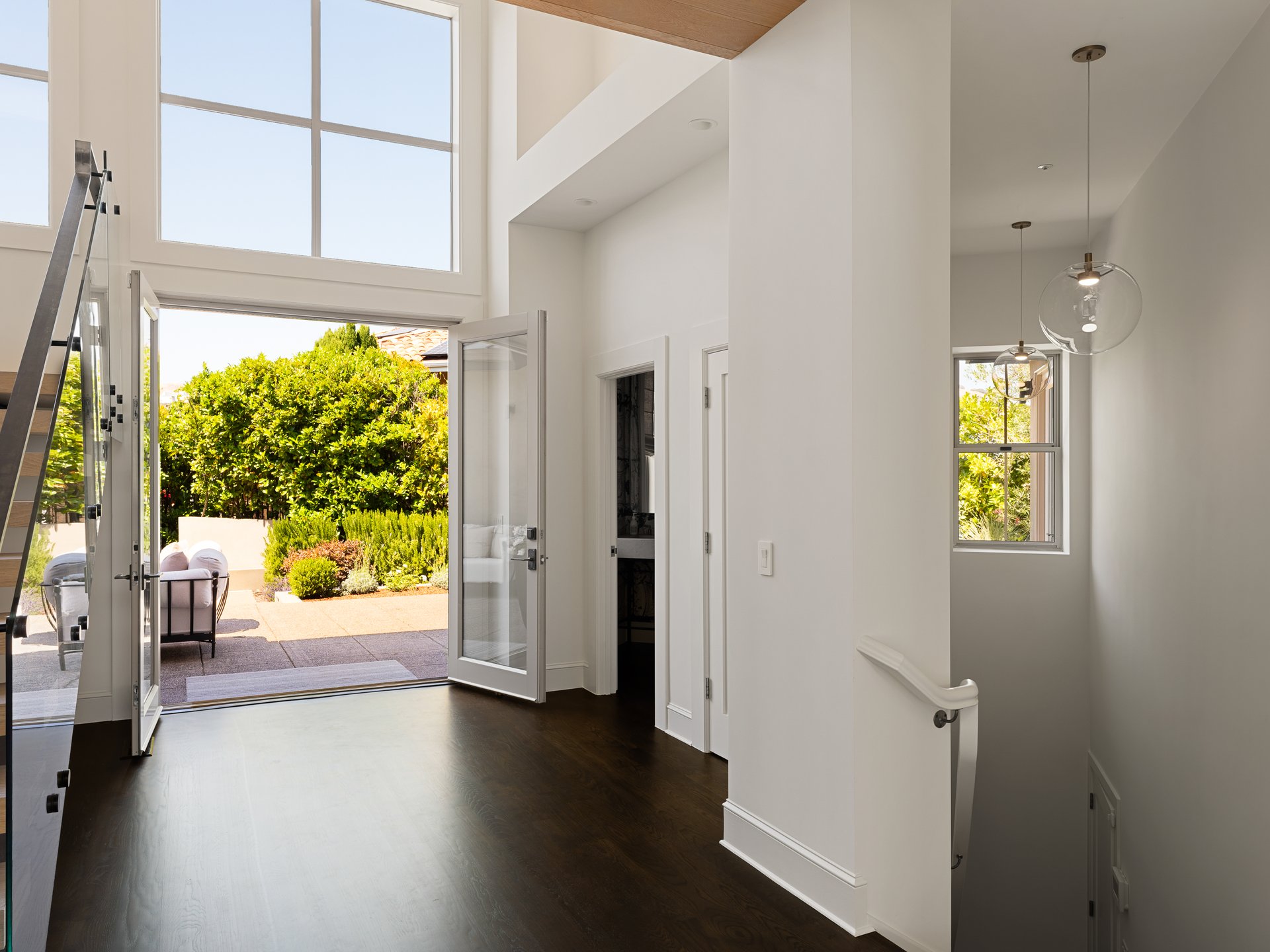 Architectural Modernism, Bay Views, and Exceptional Outdoor Living