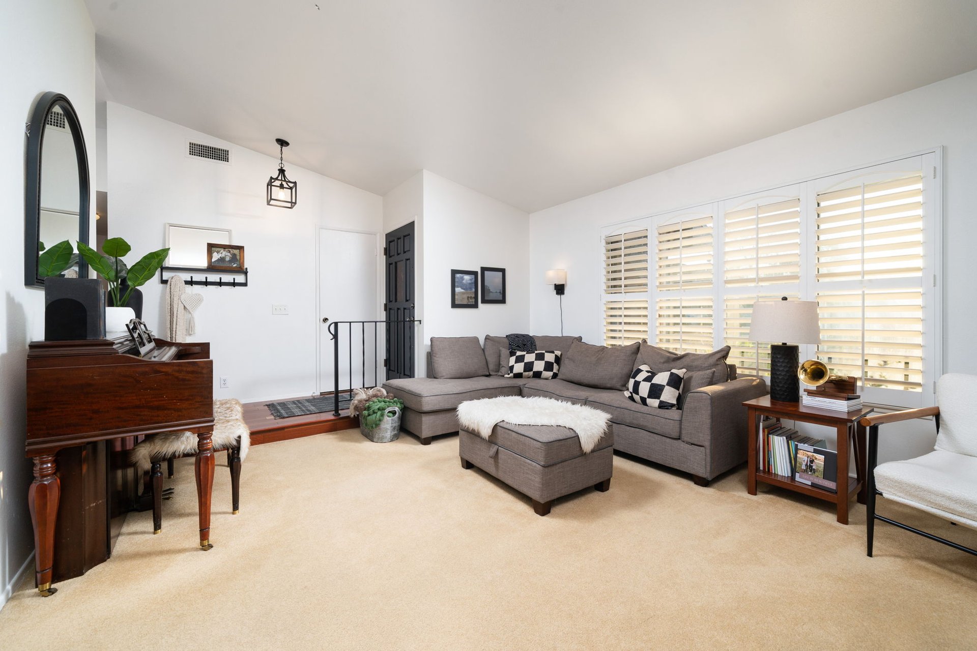 5022 N Burnaby