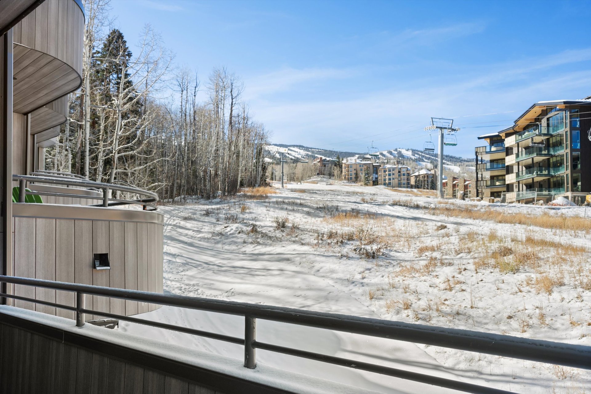Ski-In/Ski-Out Luxury: Deerbrook Townhome