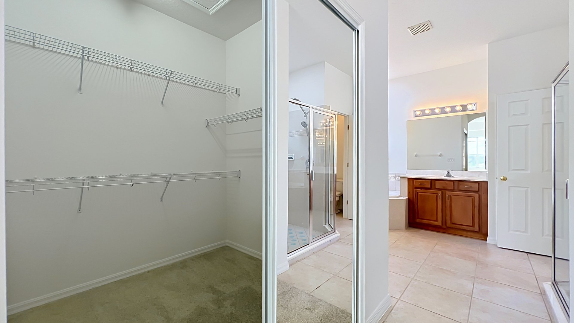 Orlando Vista Lakes 5-Bedroom 4-Bathroom Home and Lifestyle