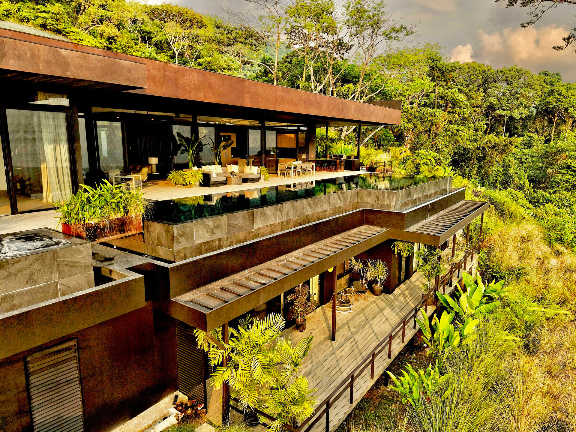 Uvita Black House