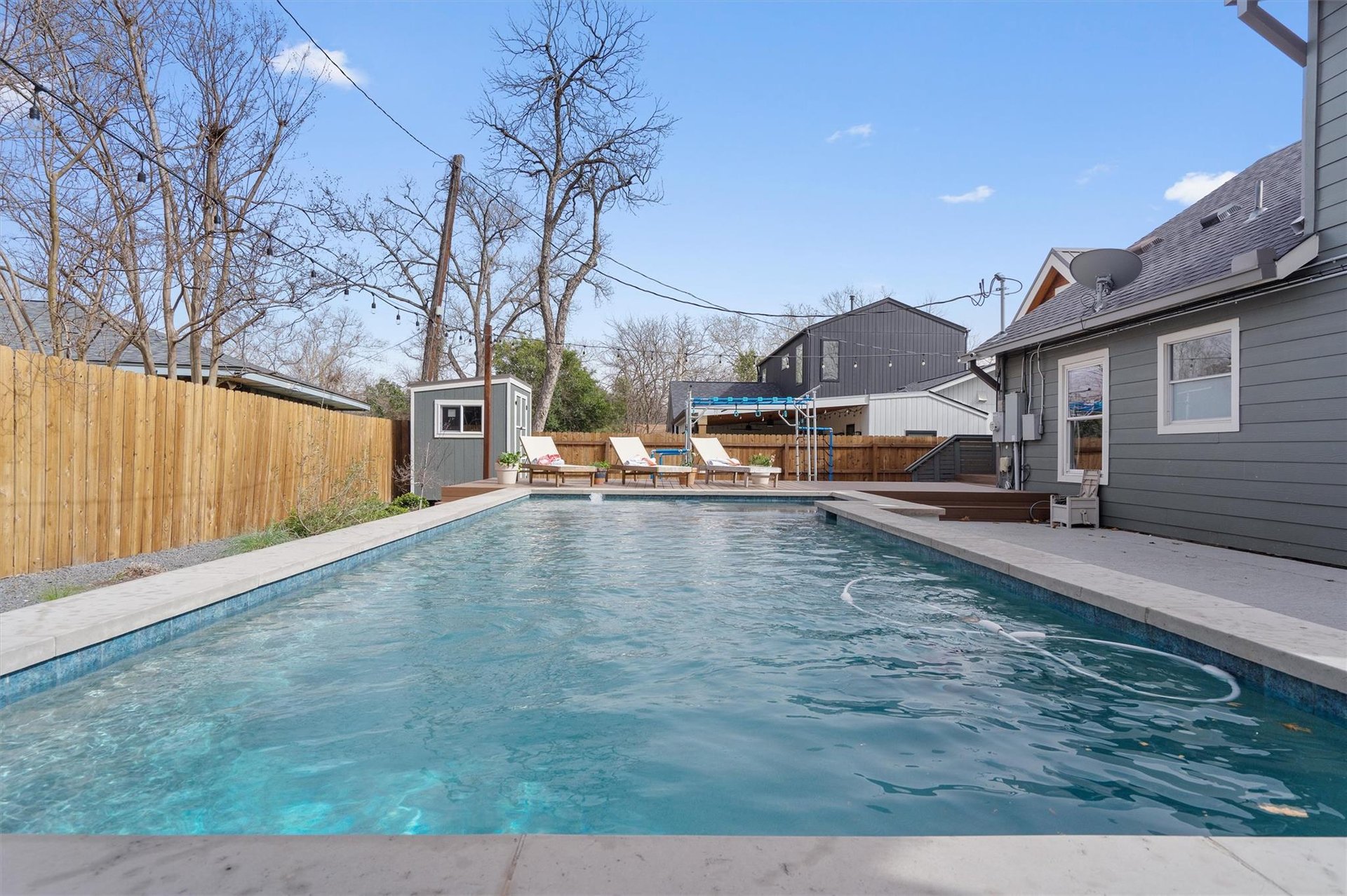 3106 Carlisle Dr