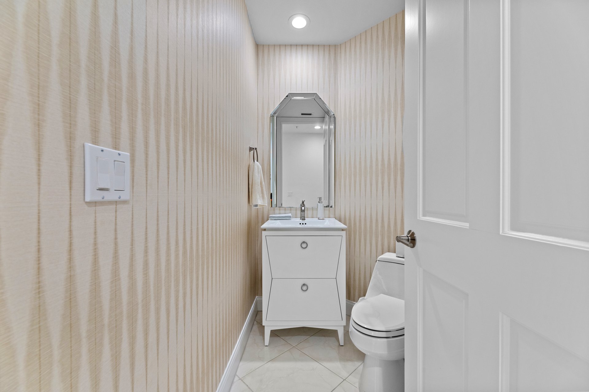 COLONADE 1506