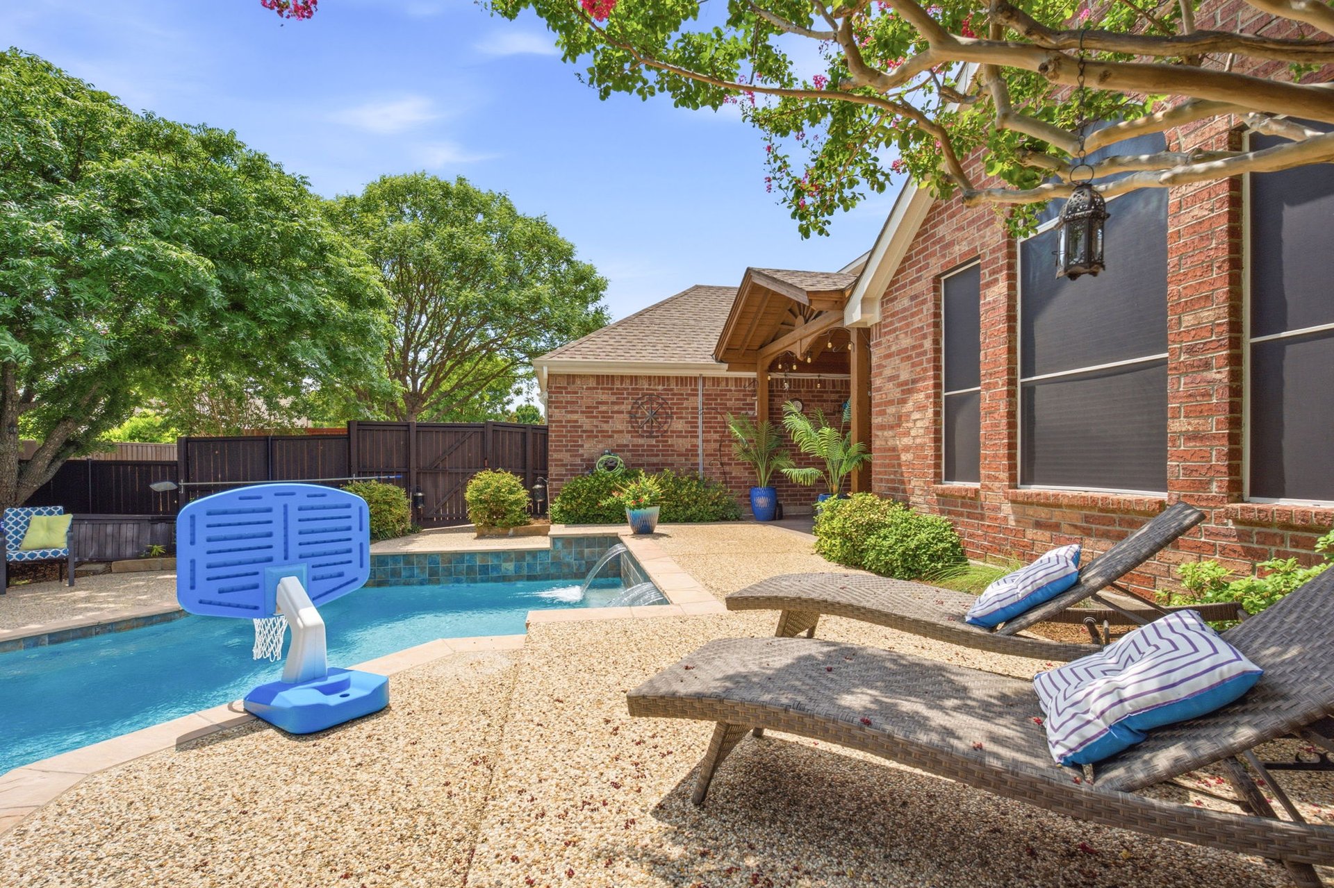 7005 Royal Glen Trail