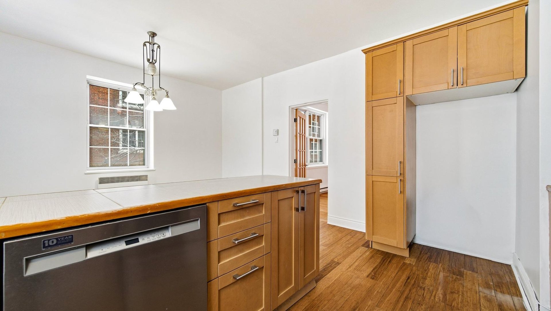 At the edge of Westmount | Corner unit with a view of Mount Royal