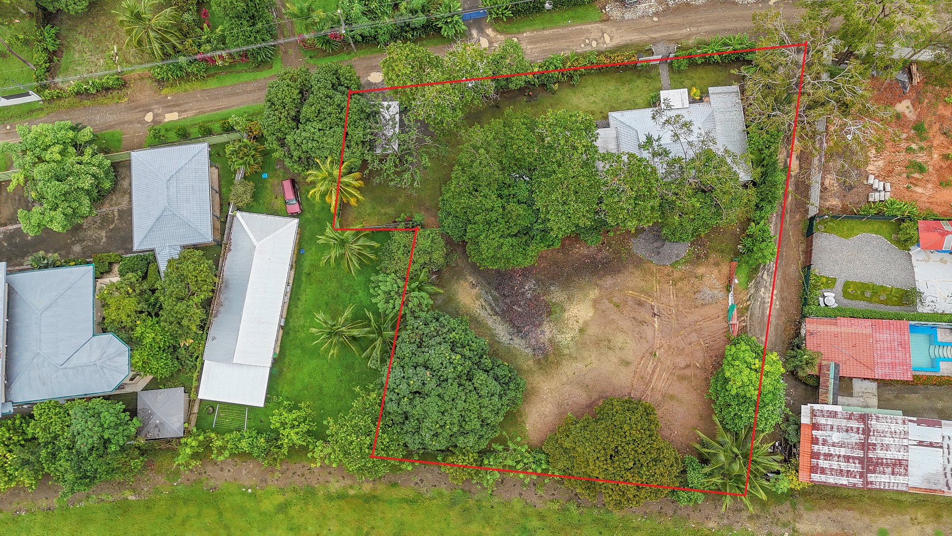 Contemporary 3-bed home surrounded by Uvita’s services and amenities but just a short stroll to tropical beaches