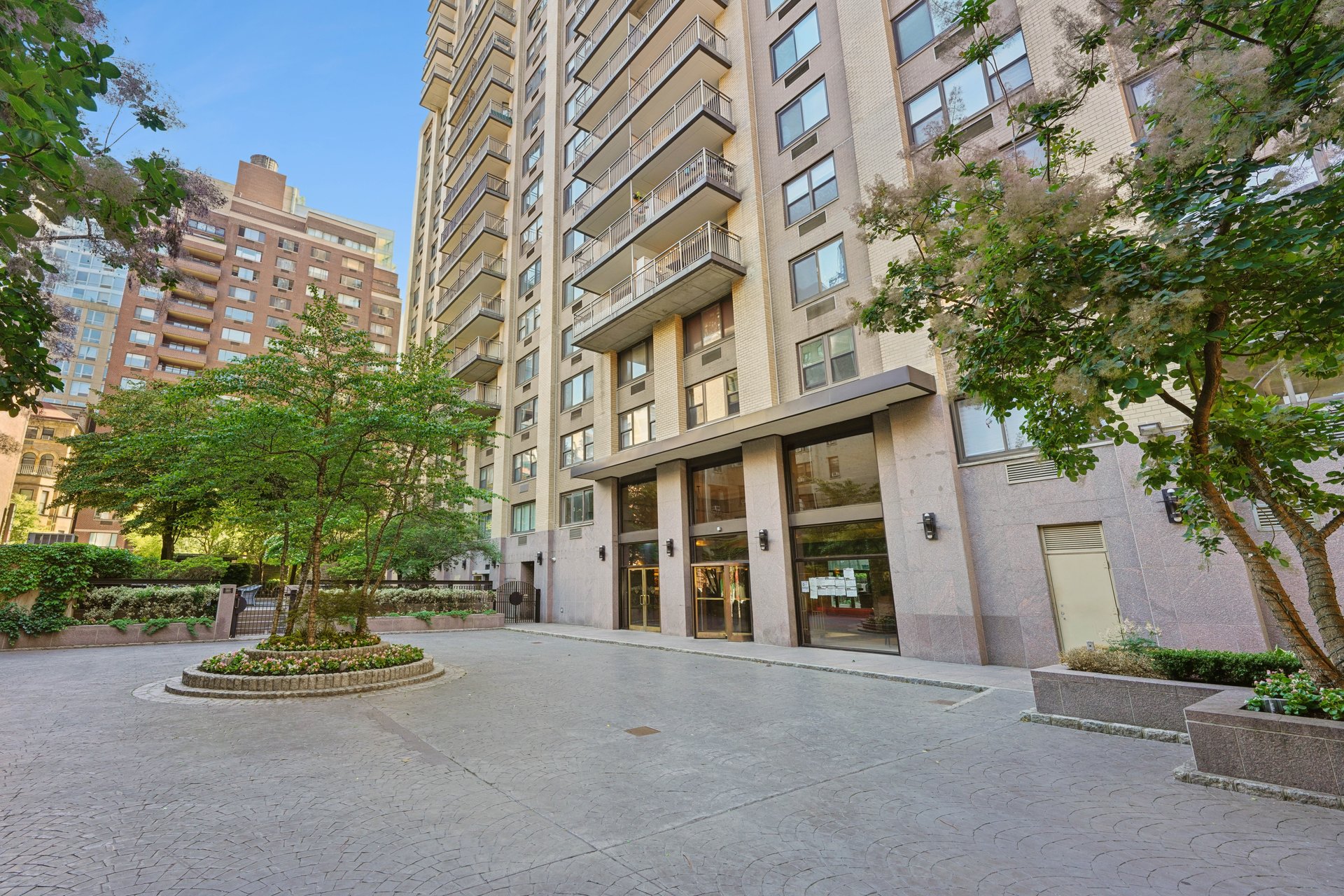 201 West 70th Street Unit 37B