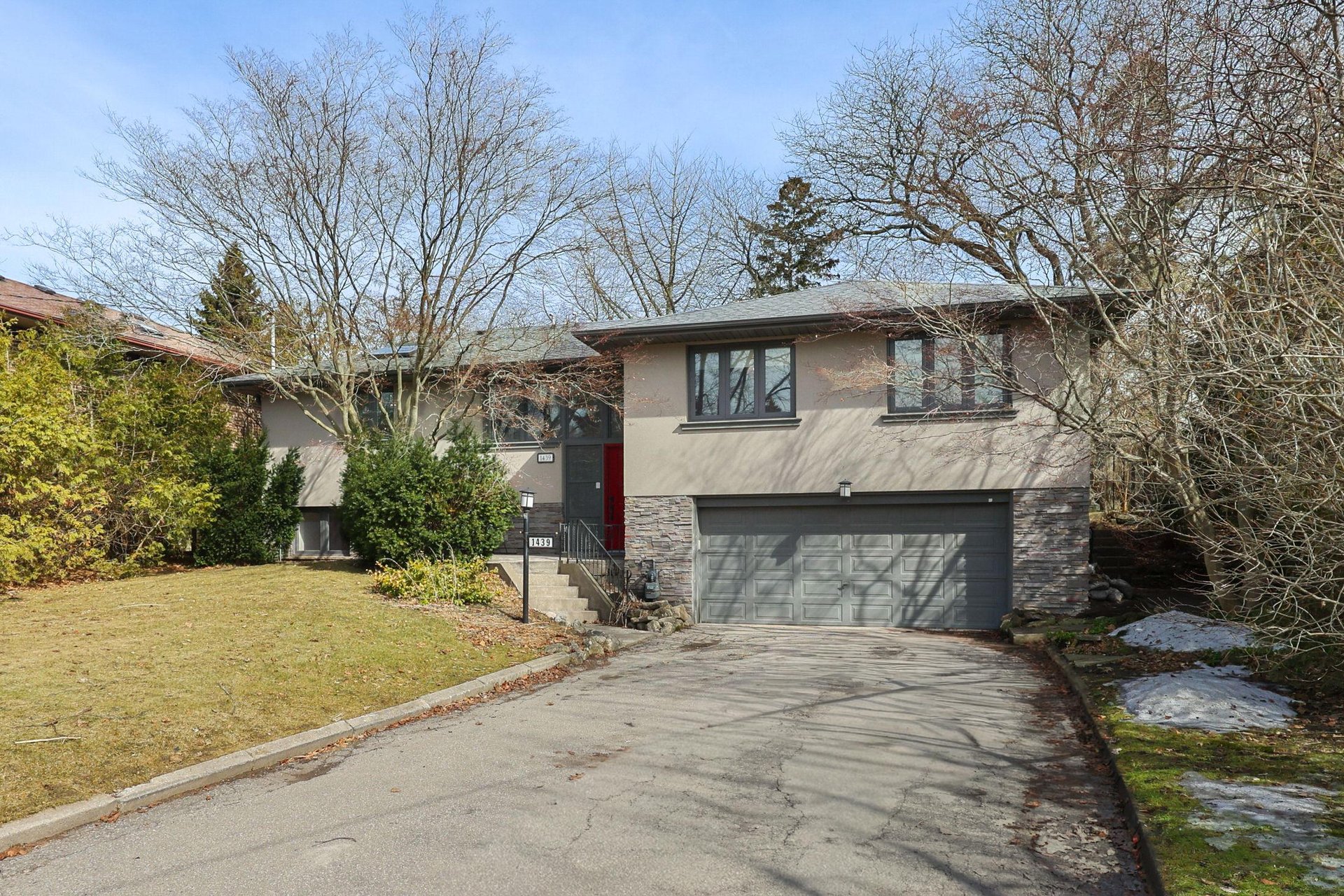 1439 Larchview Trail