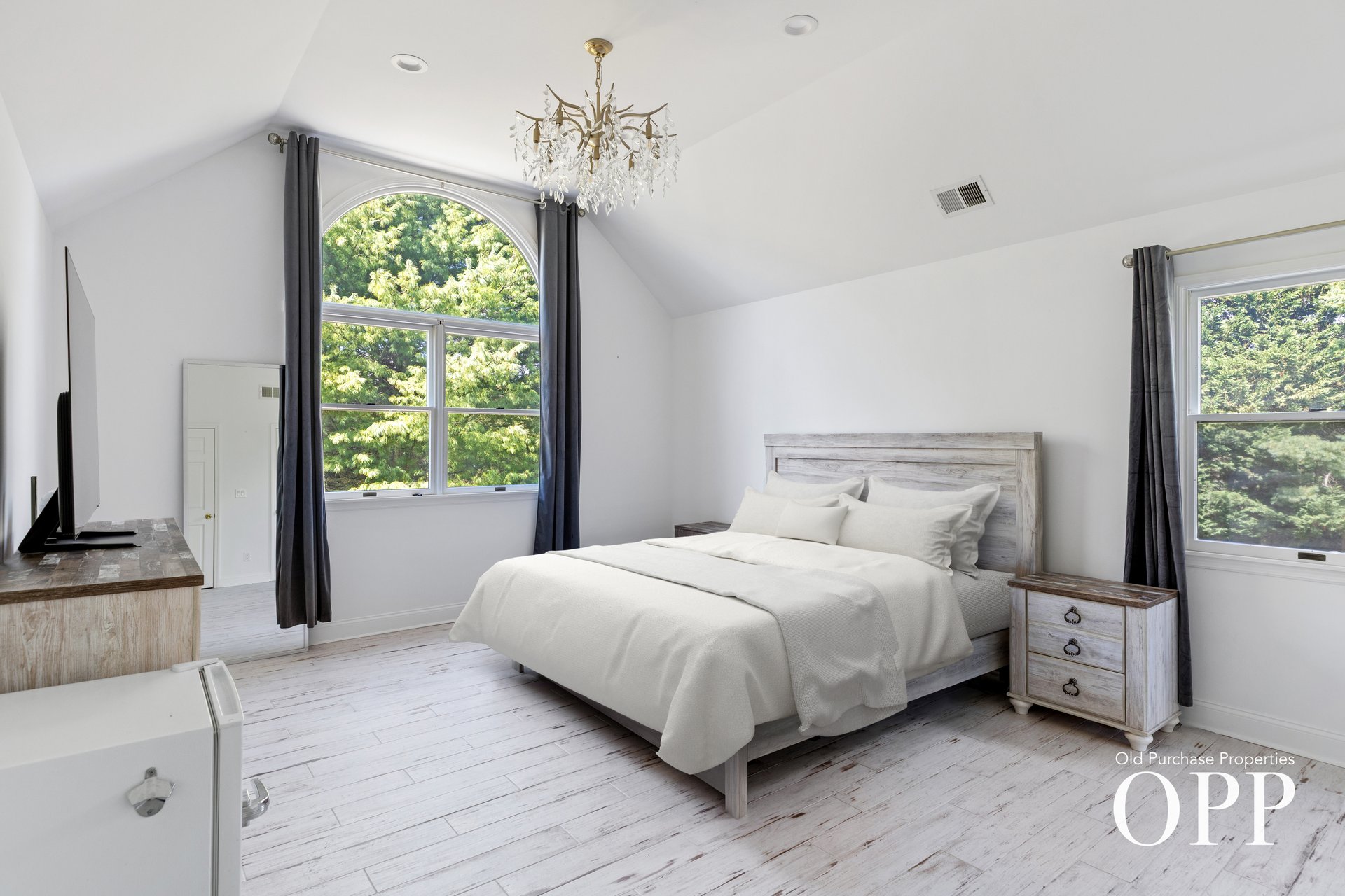 1.28 Acres of Updated Living in Brookhaven Hamlet