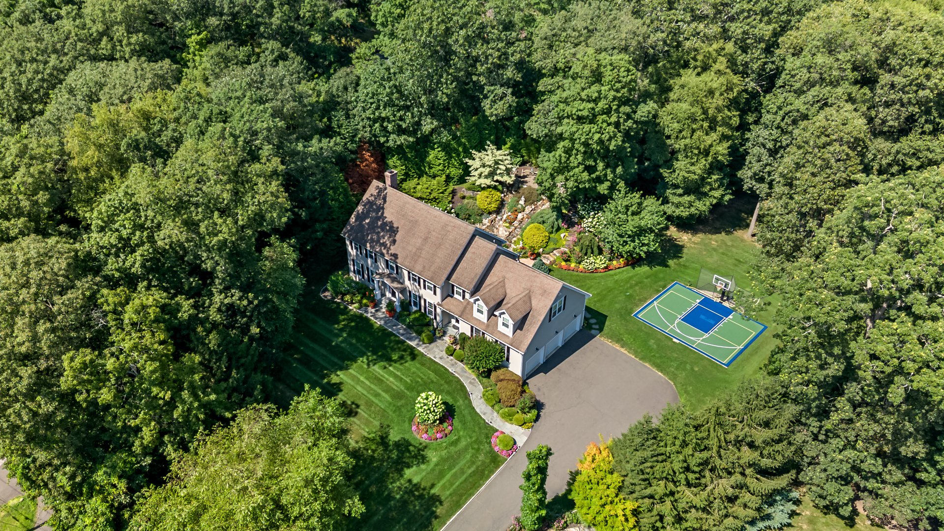 18 N Nabby Rd, Danbury, CT 06811