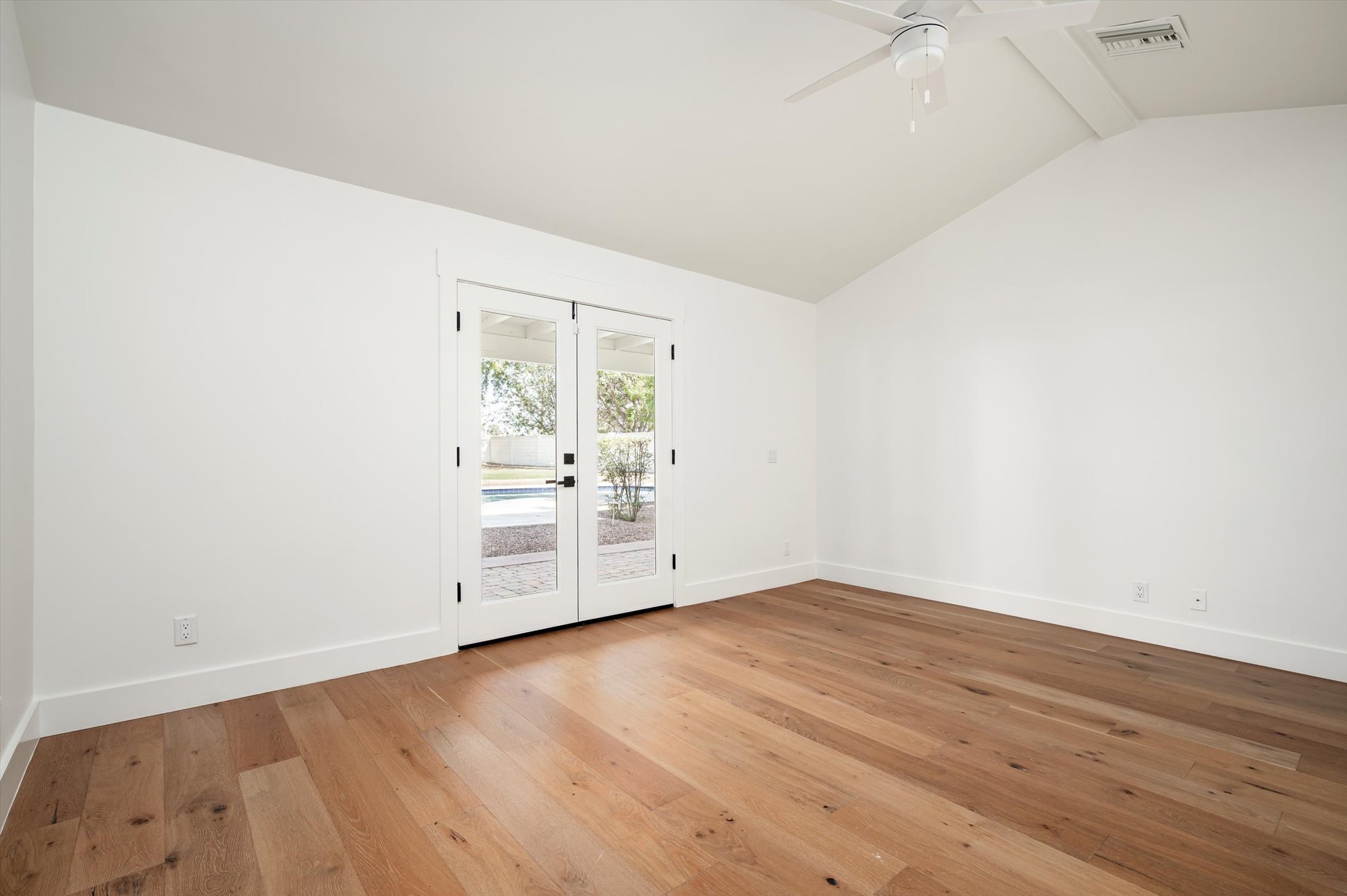 3131 N 53RD Place