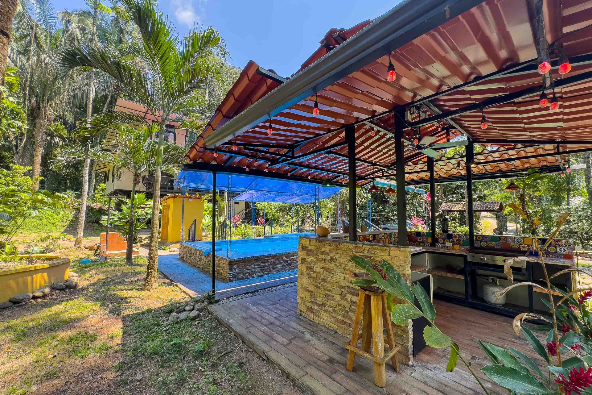 Tropical 3-bedroom home in gated community Manuel Antonio, Perfect rental!