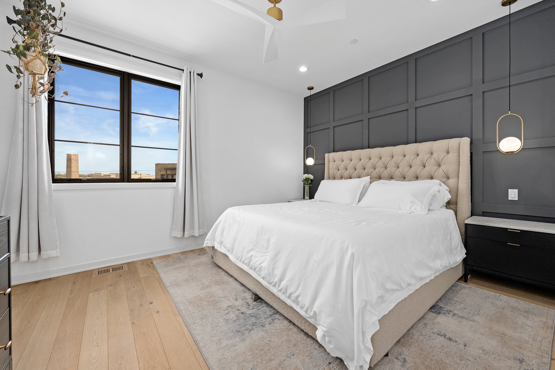 2633 N Emmett St Unit 2R