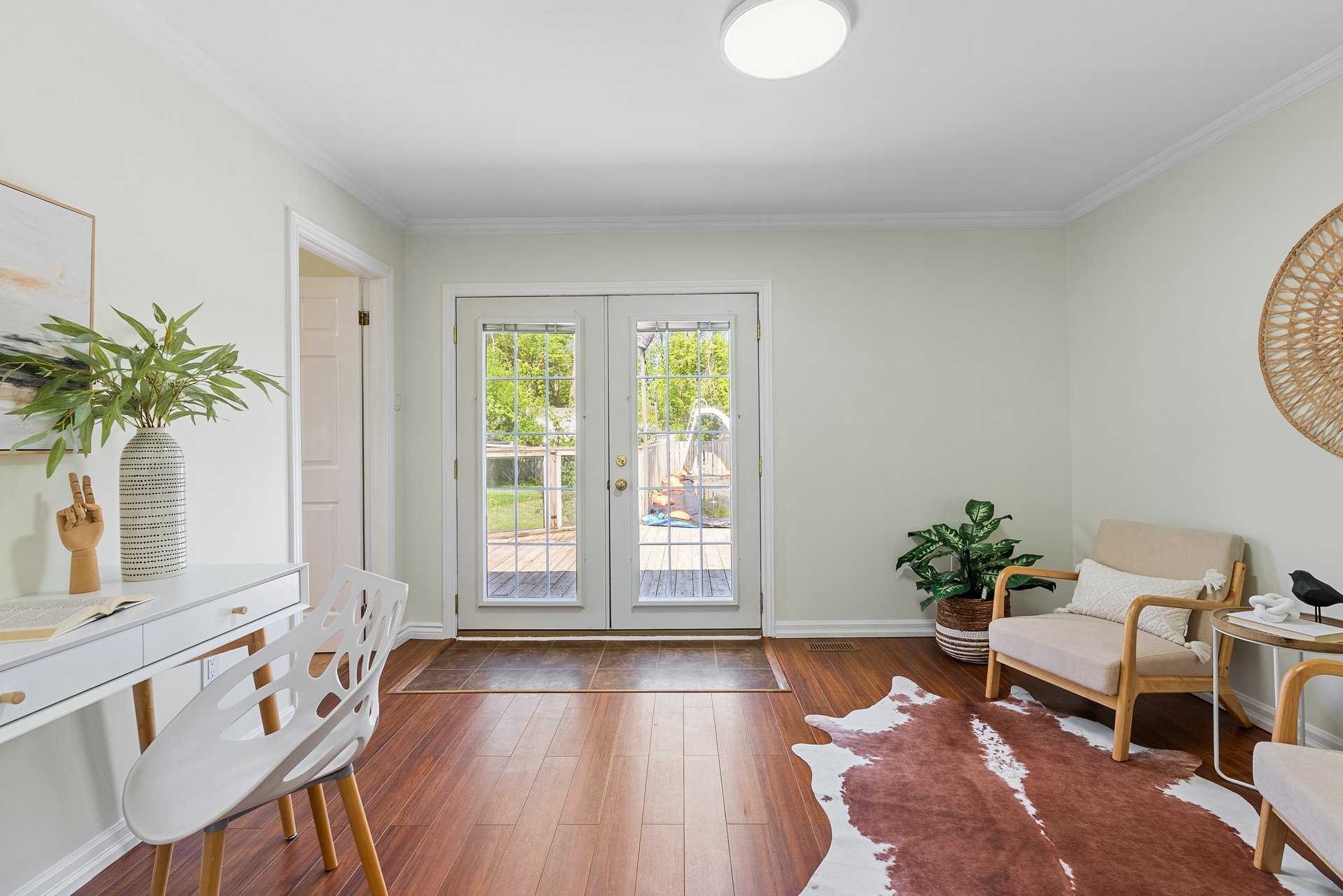 8 George St N