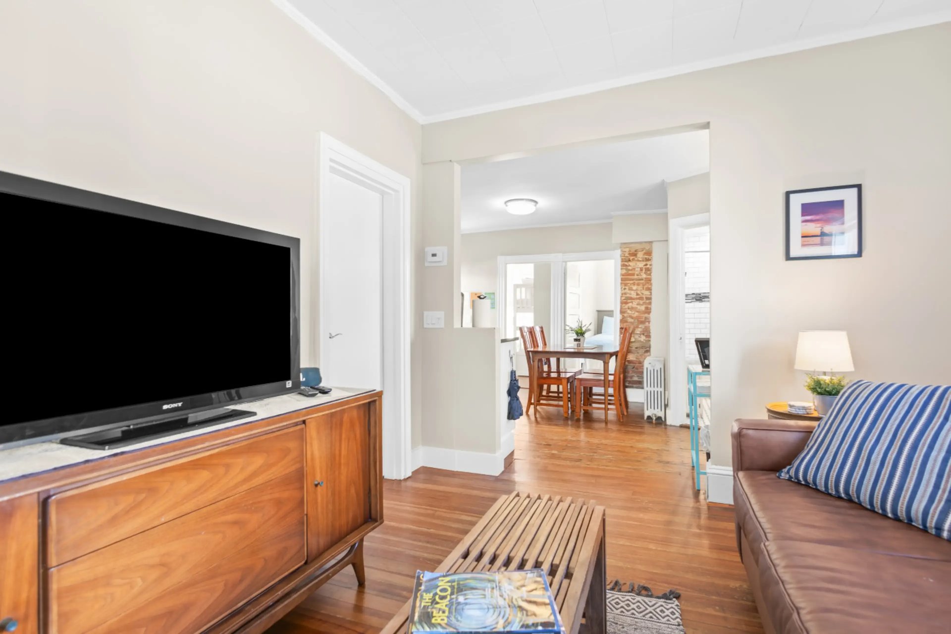 First Floor Apartment Near the Cliff Walk and More