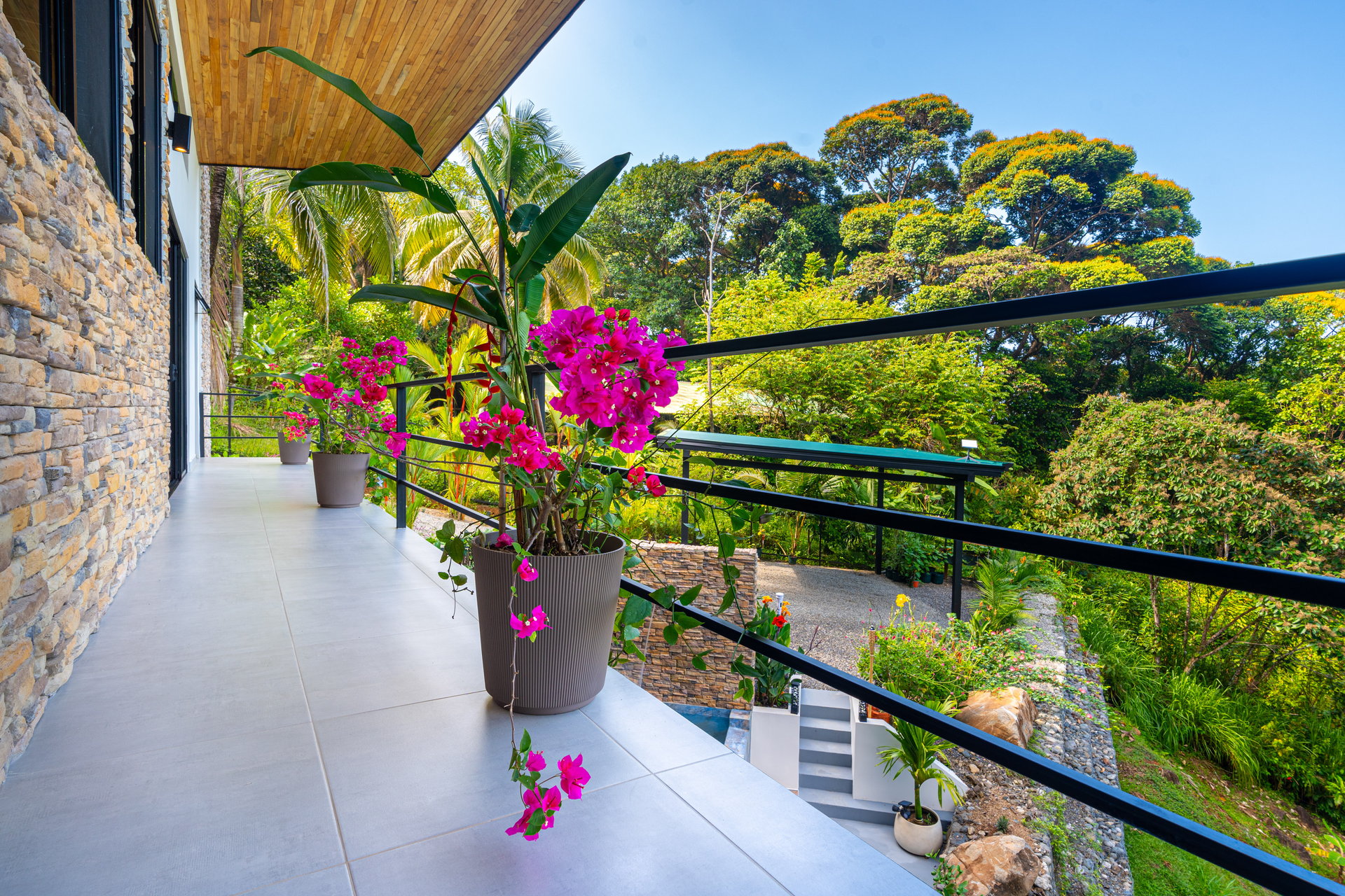 Private Ocean View Oasis- Modern & Tropical in Escaleras