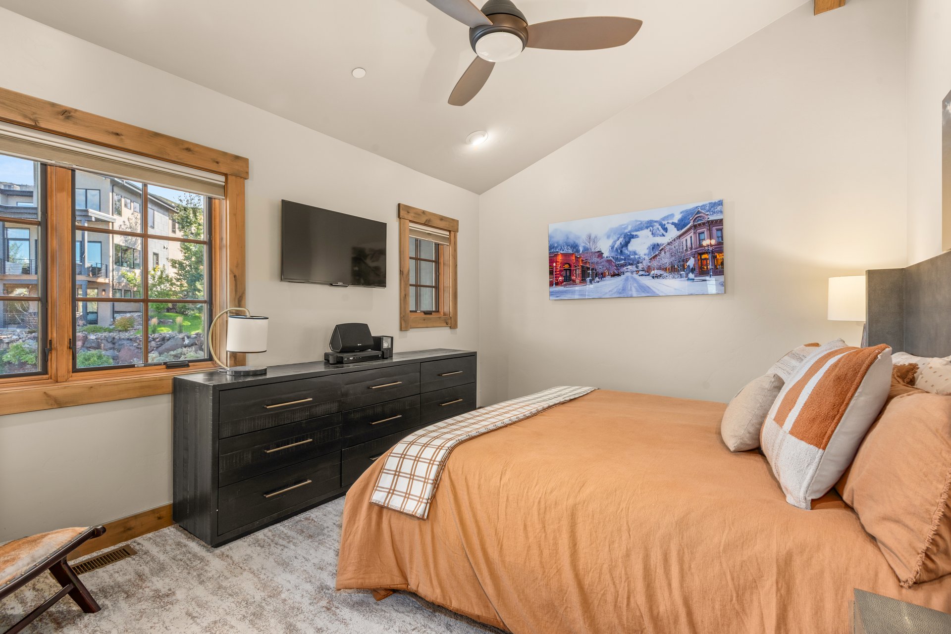 Shadowrock Townhome with Stunning Mountain Views