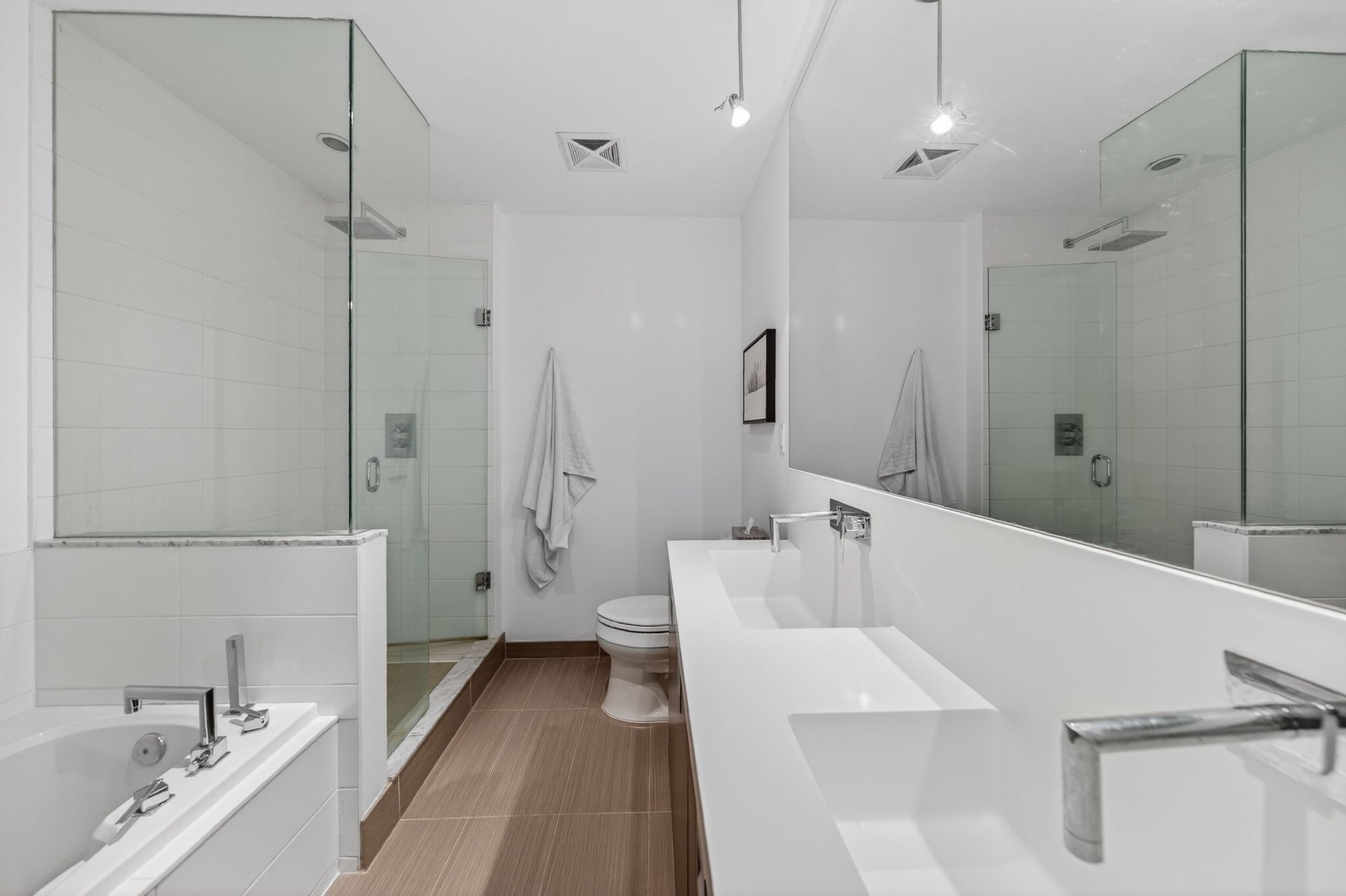  SOLD: In The Heart Of Vibrant King West