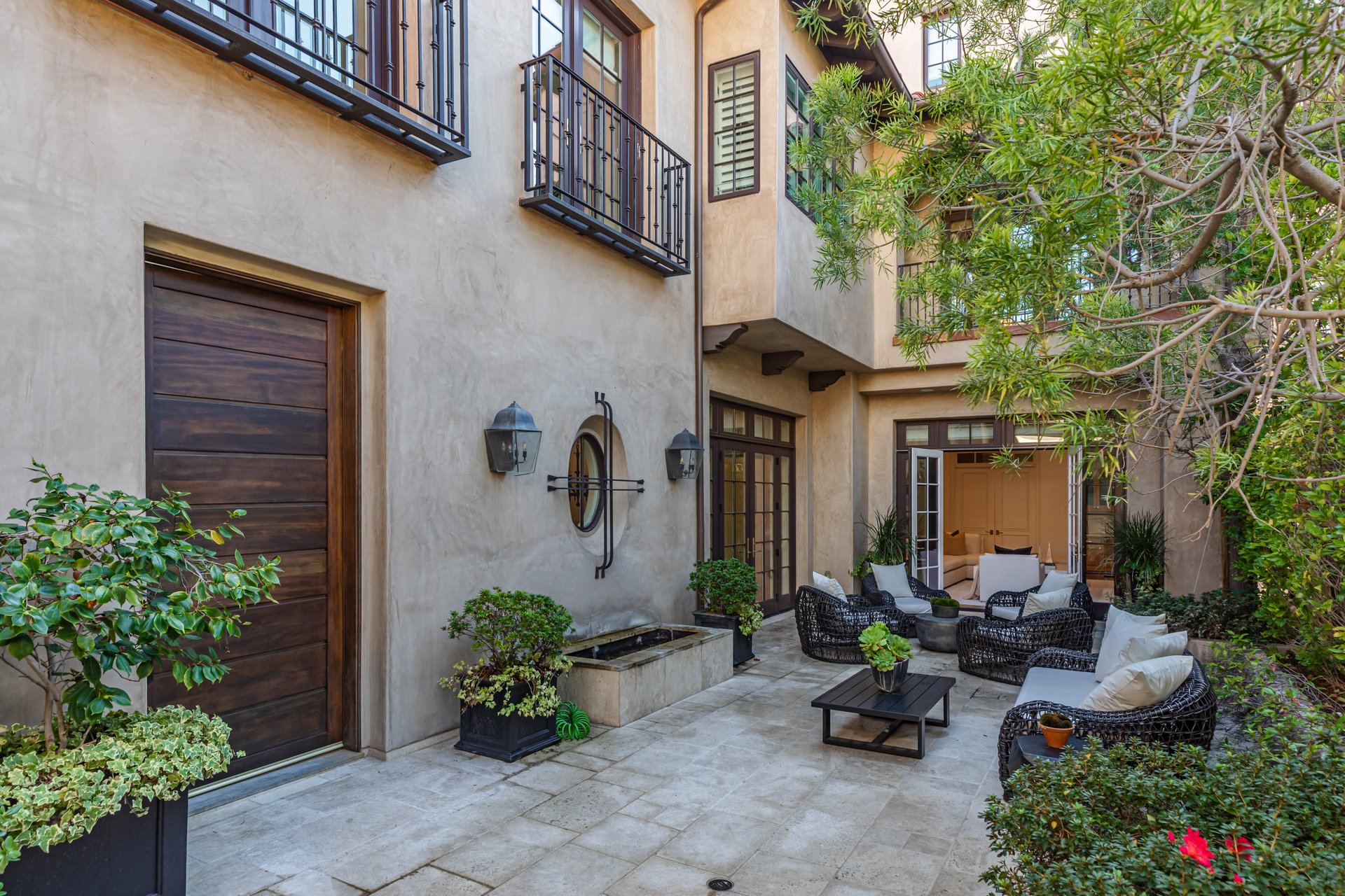 10210 Century Woods Dr, Century City