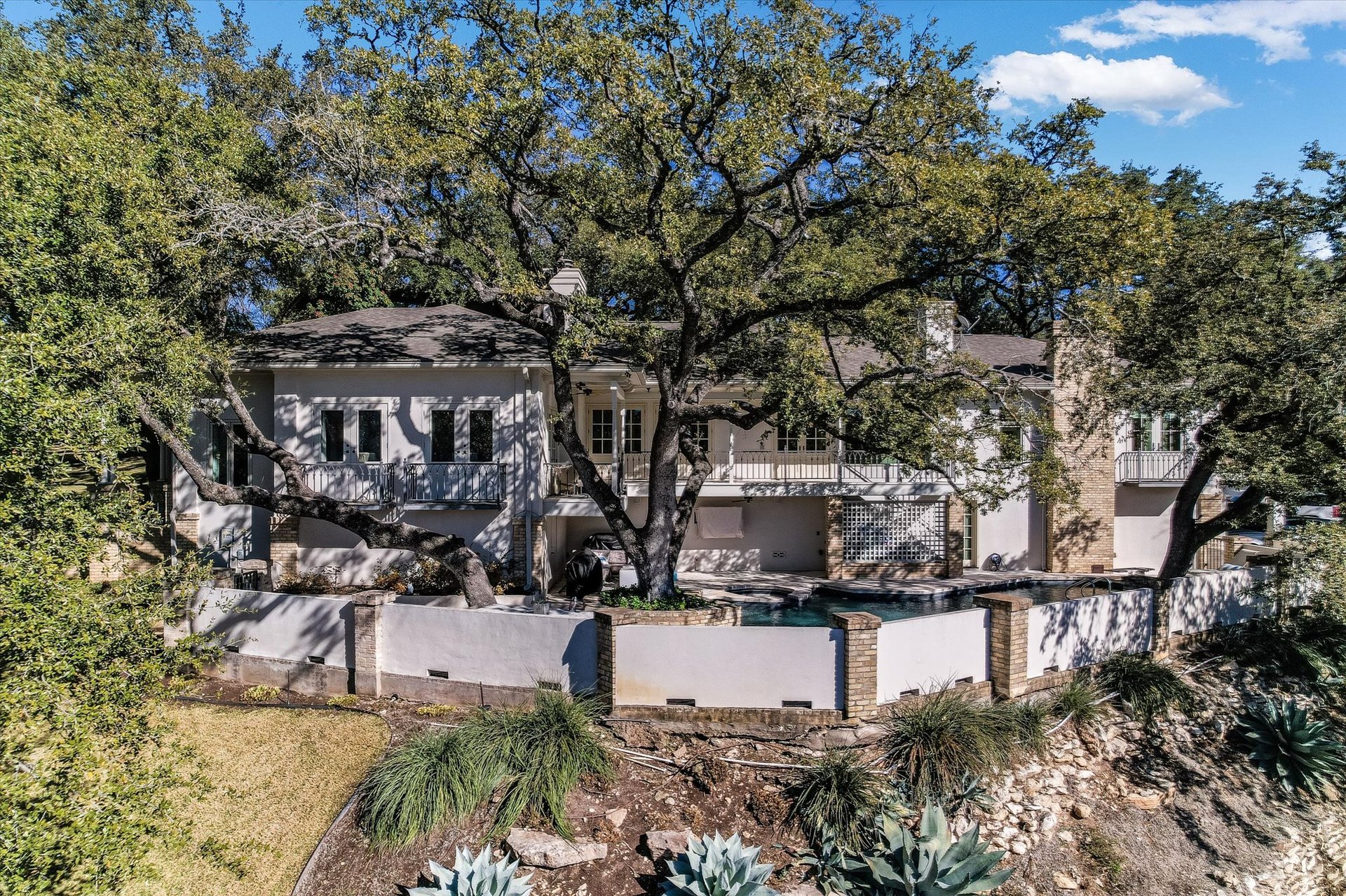 2701 Scenic Dr