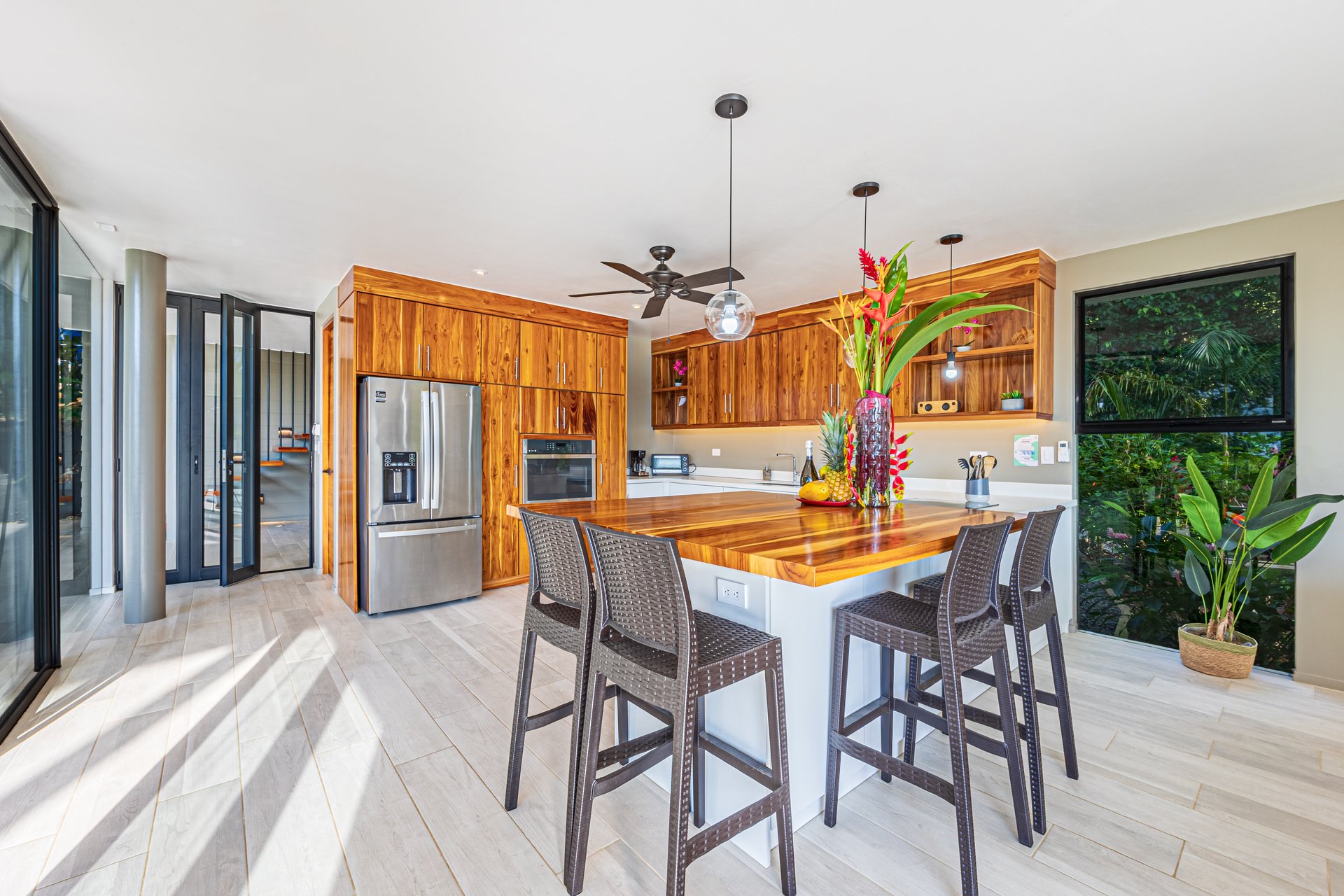 4 Bedroom Jungle Paradise with Ocean Views