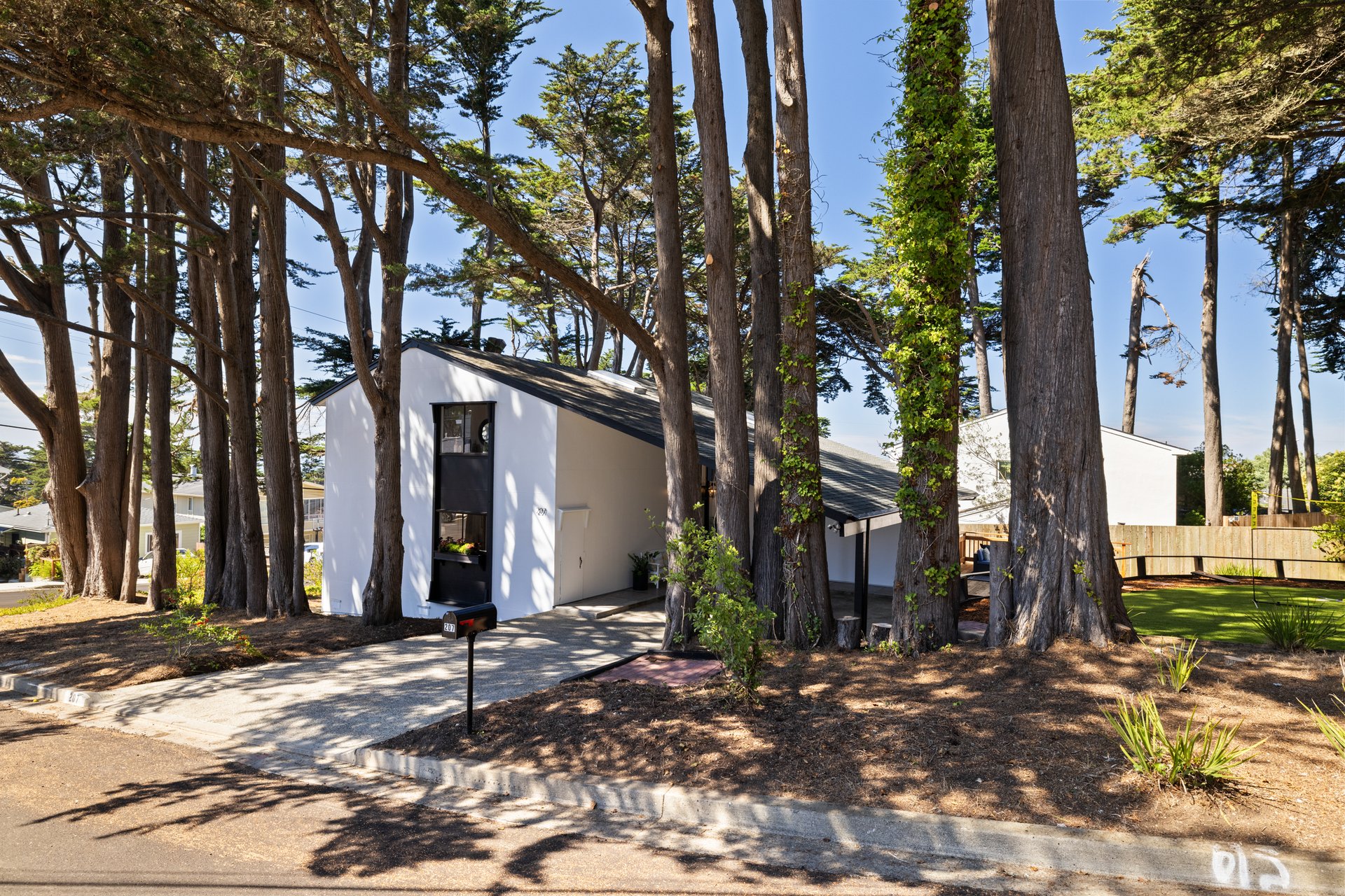 207 Beverly Pl