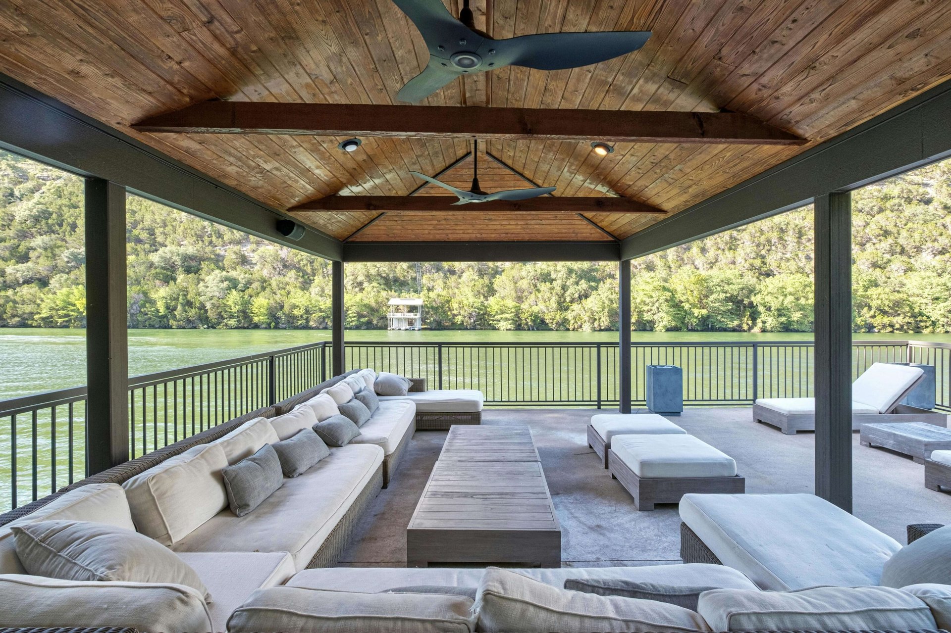 3120 Edgewater Drive