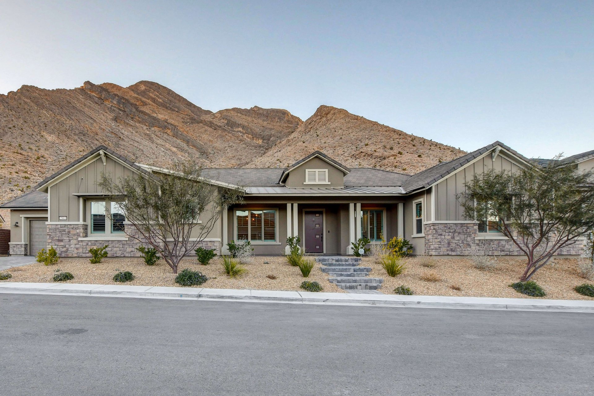 2963 The Peaks Ln