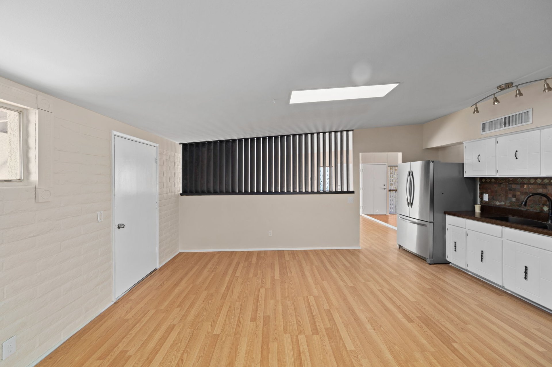 2540 S Marianne