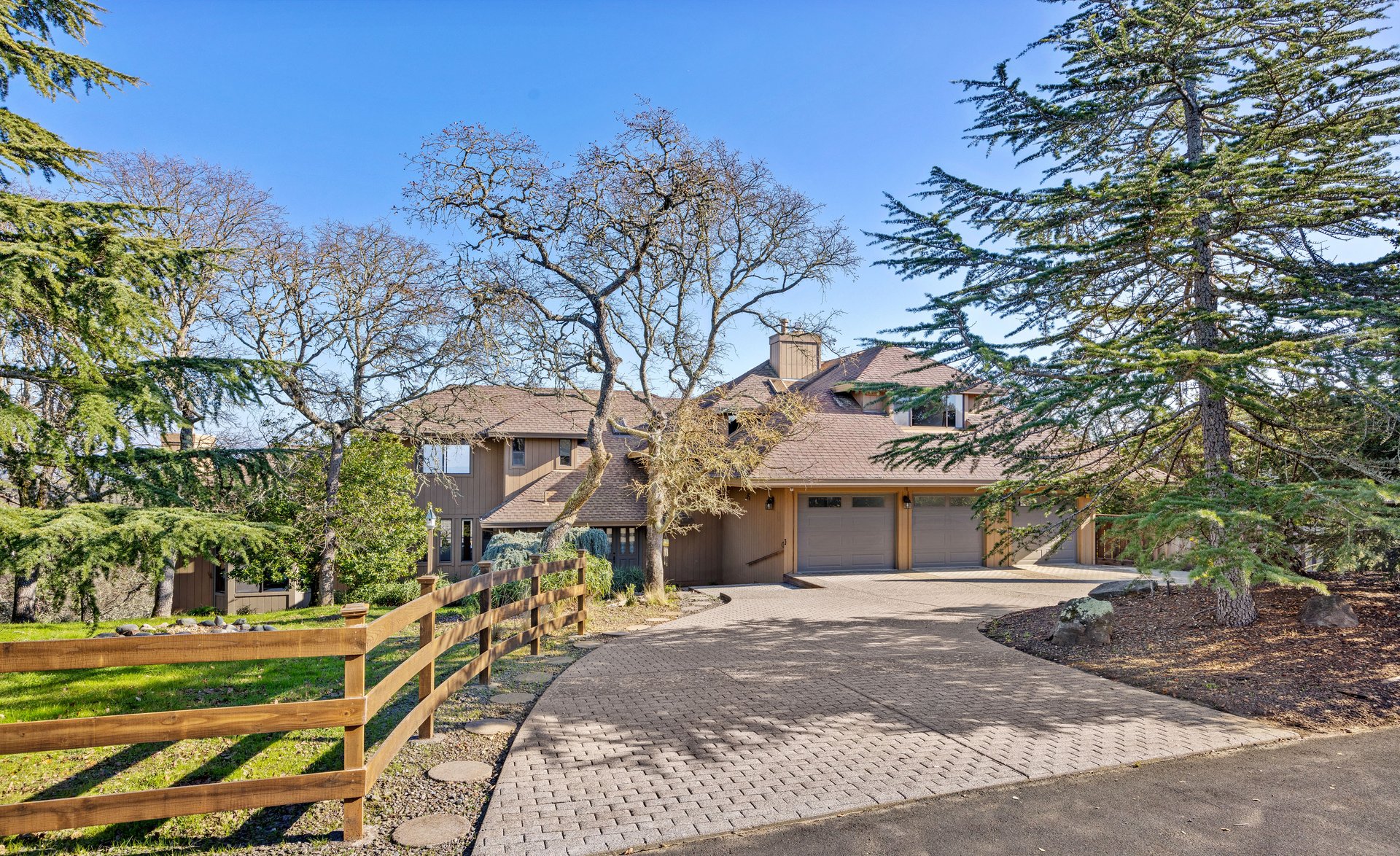 Private and Idyllic Setting with a Pool