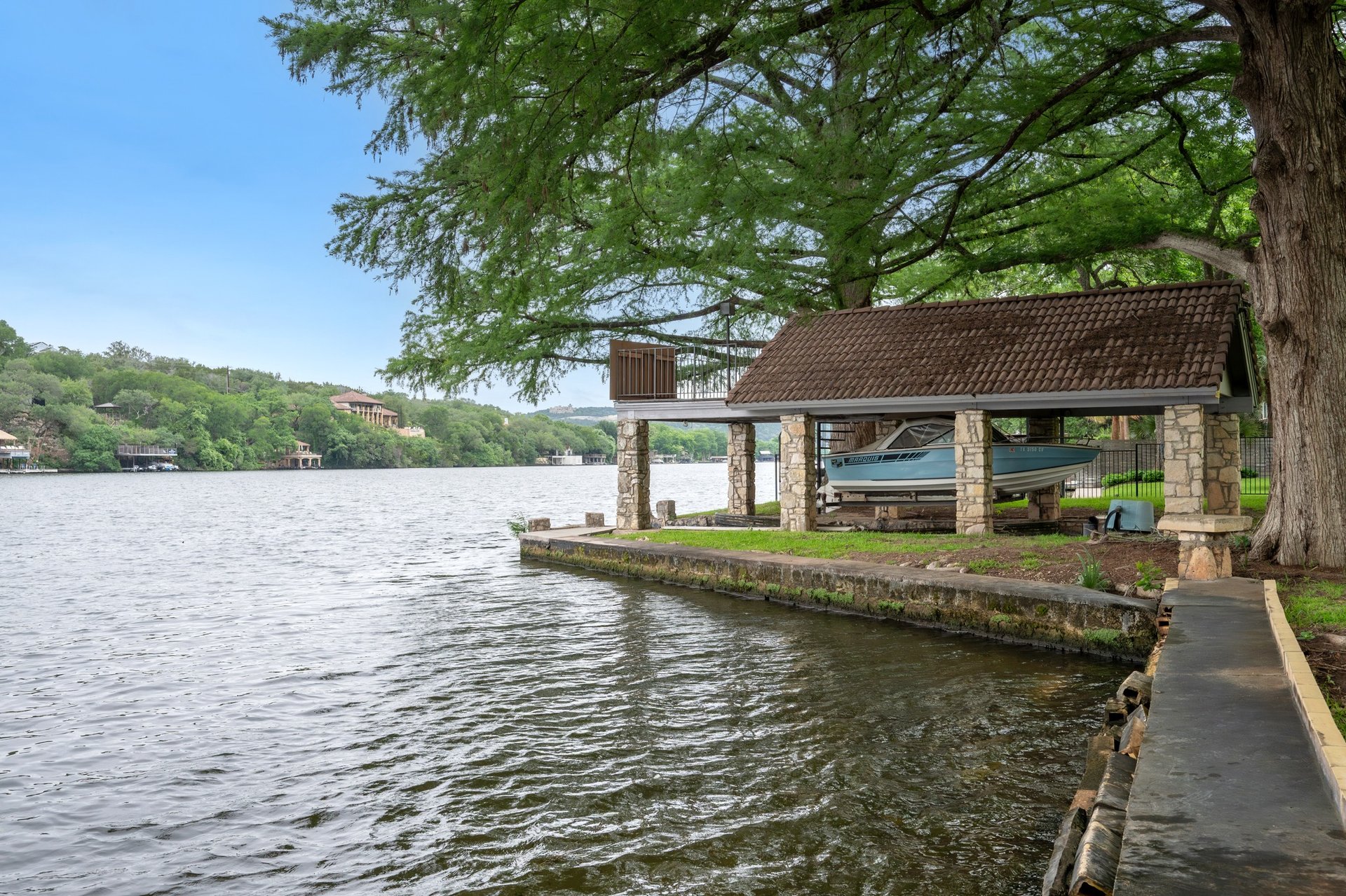 3200 Rivercrest Drive