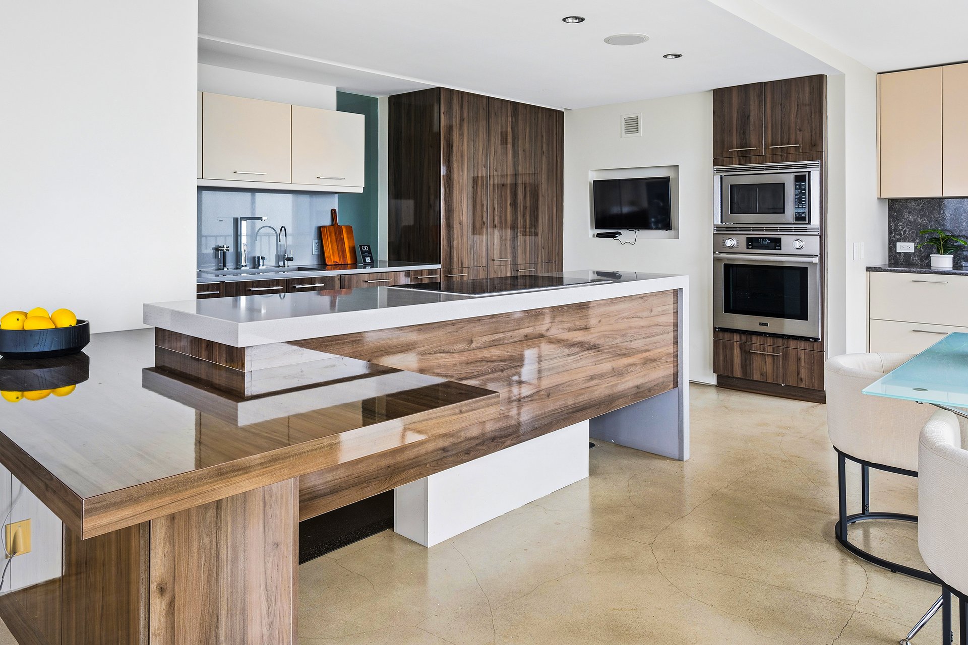 345 W Fullerton Parkway Unit: 1801