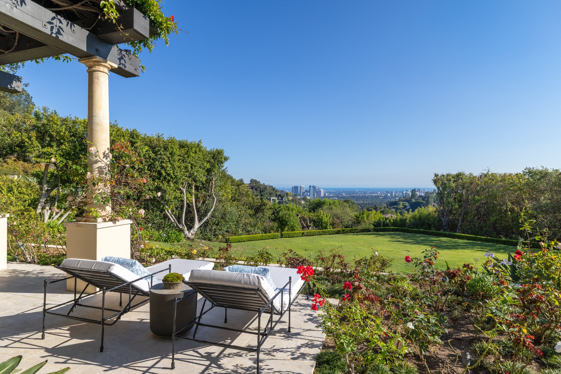 1672 Waynecrest Dr, Beverly Hills