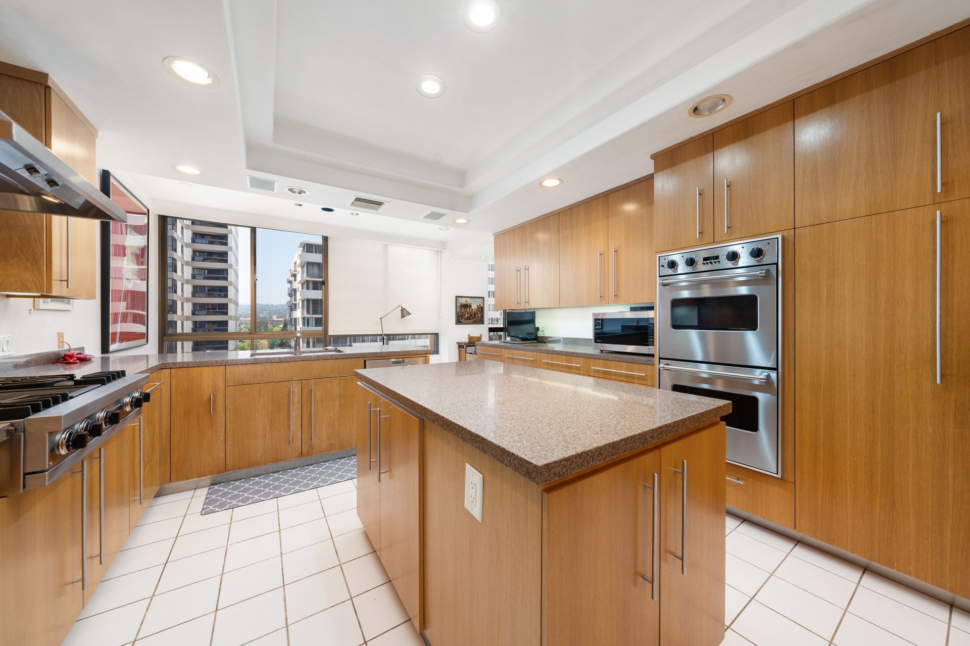 The Mirabella #802, Wilshire Corridor