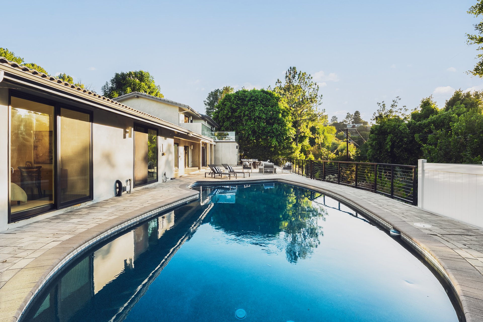 18065 Boris Dr, Encino
