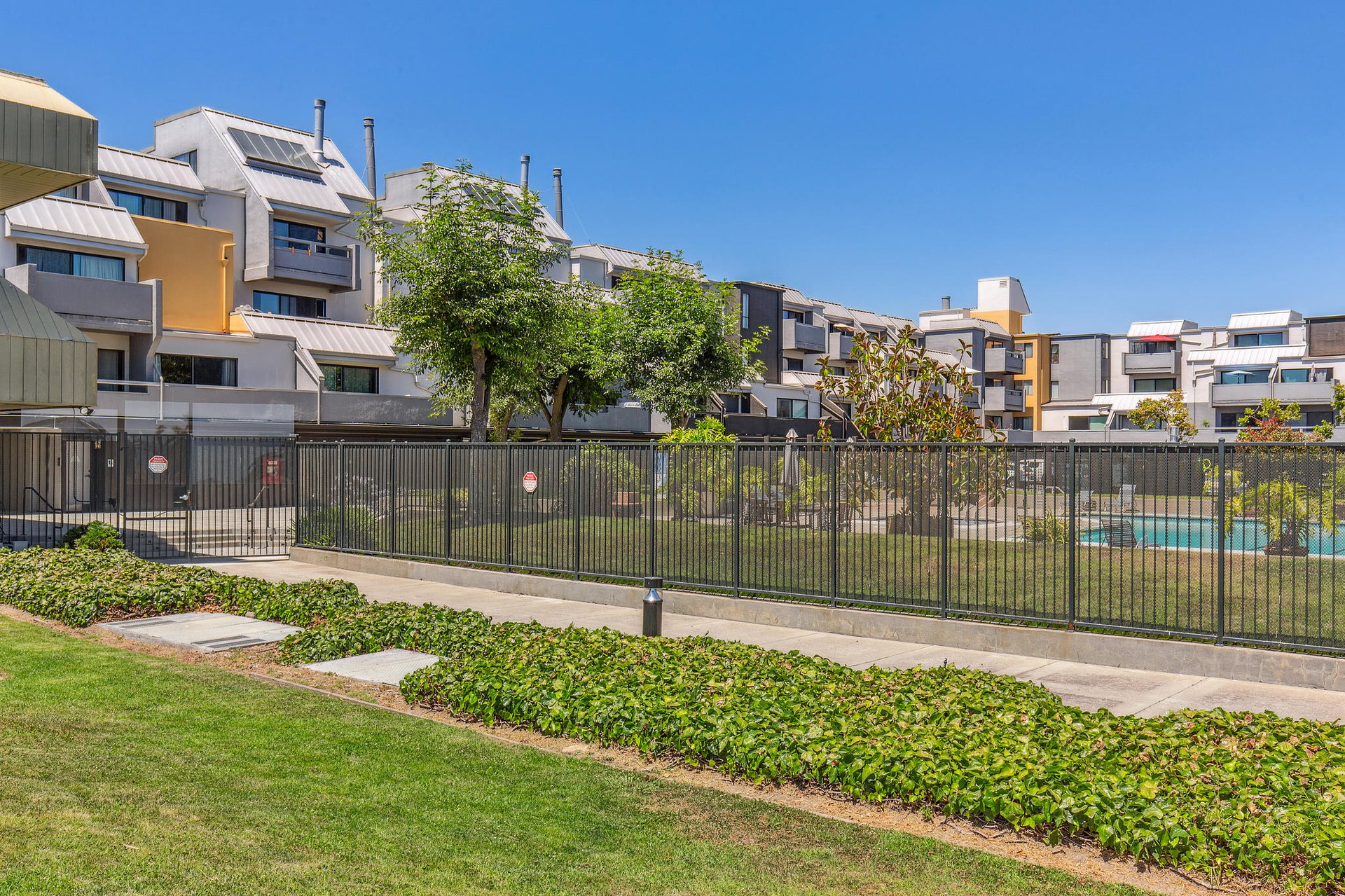 7 Embarcadero West #207