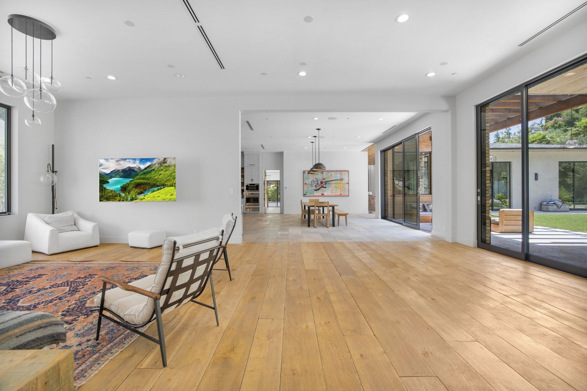 Bowmont Dr, 90210