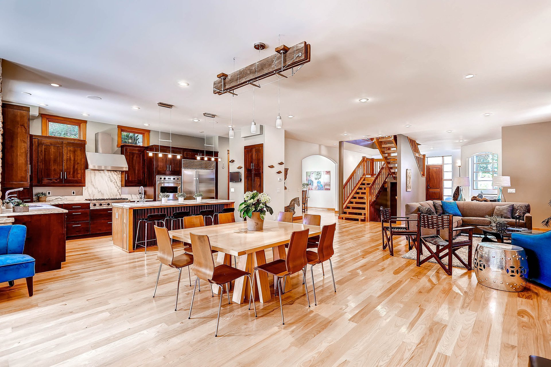 1052 Rosehill Dr