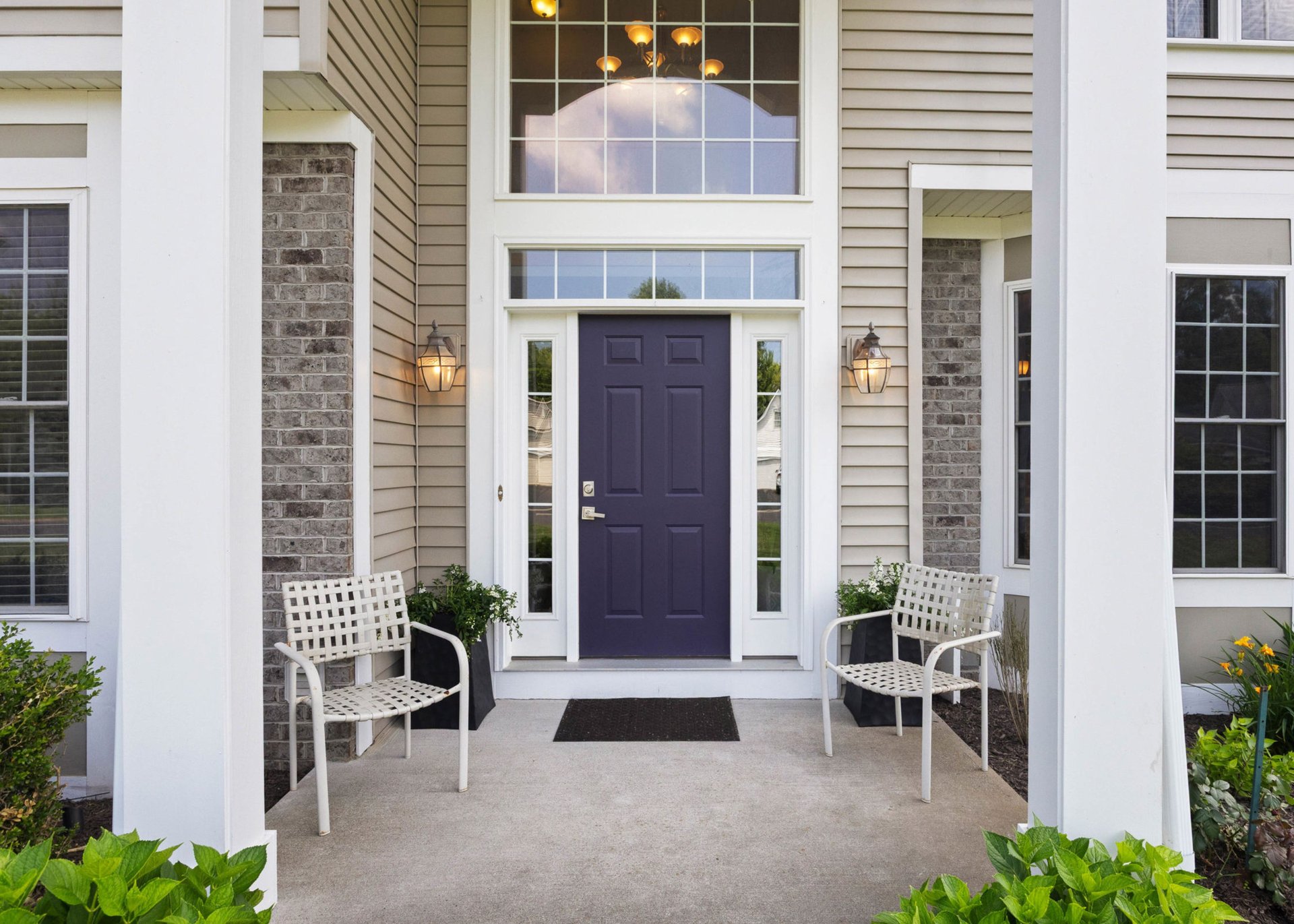 Updated Webster Colonial with Modern Style, Outdoor Living & Cul-De-Sac Location