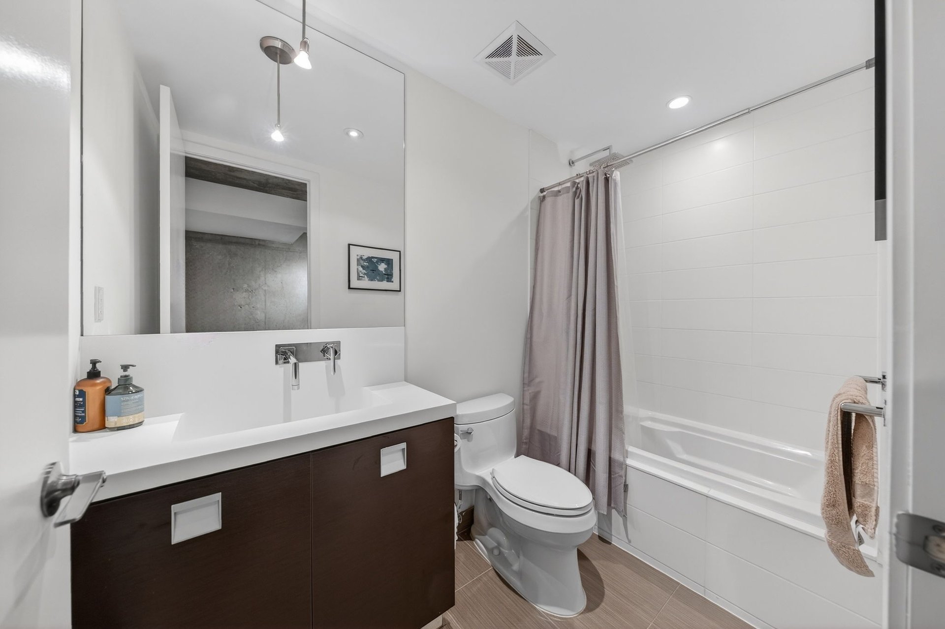  SOLD: In The Heart Of Vibrant King West