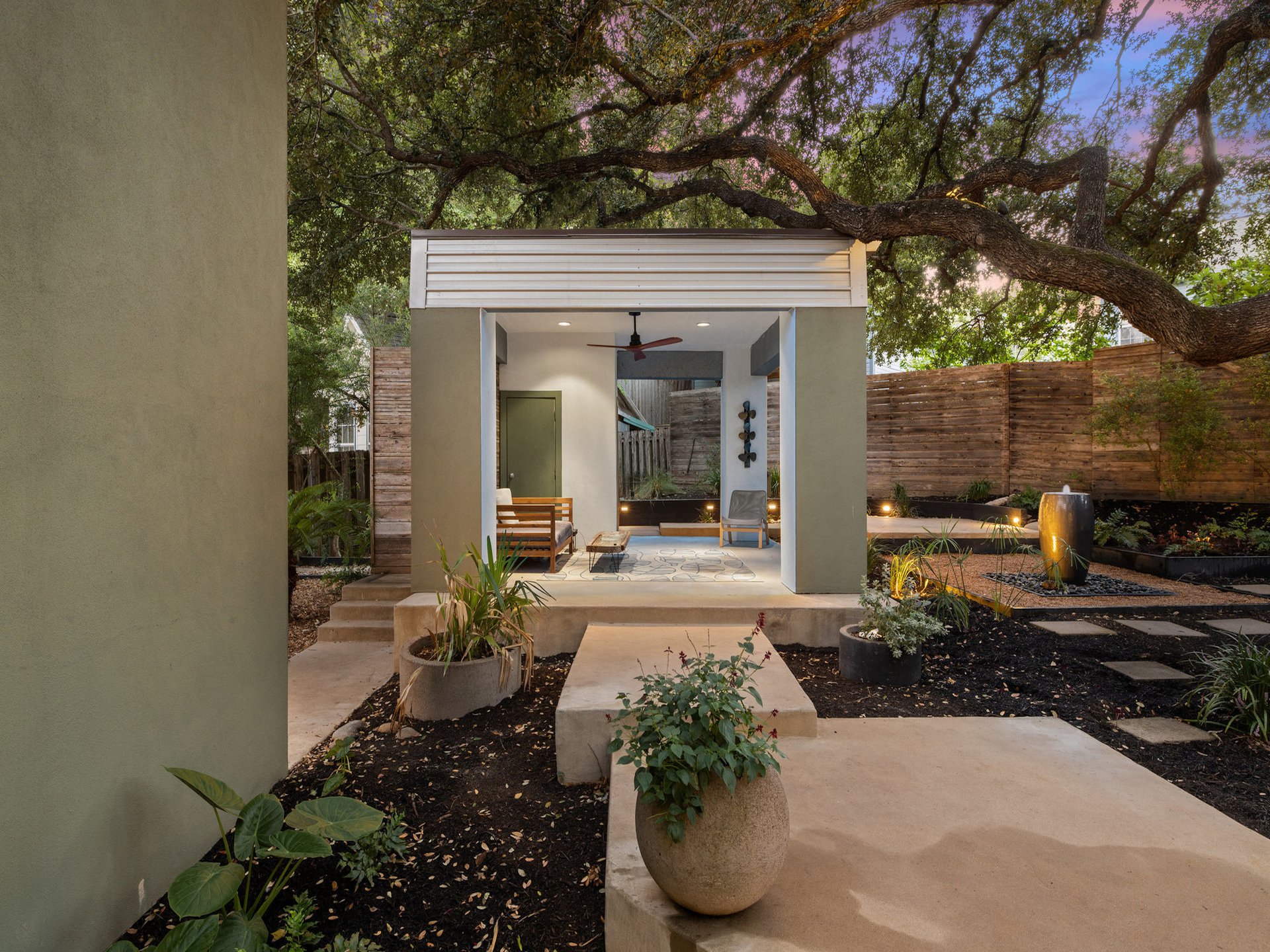 2700 De Soto DR