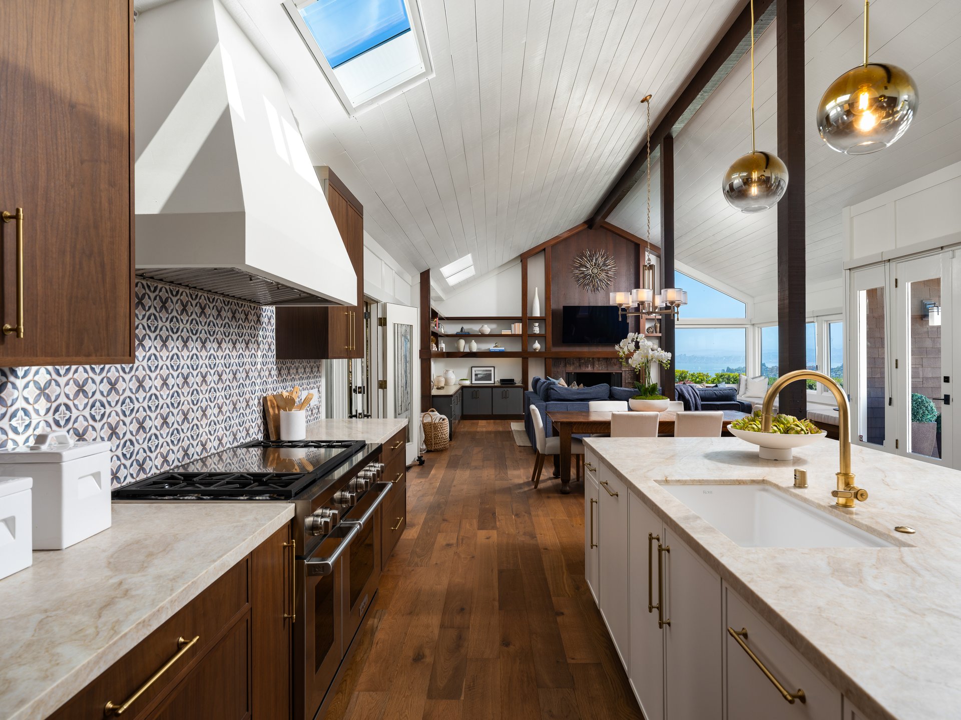 Stylish and Chic Mount Tiburon Retreat 