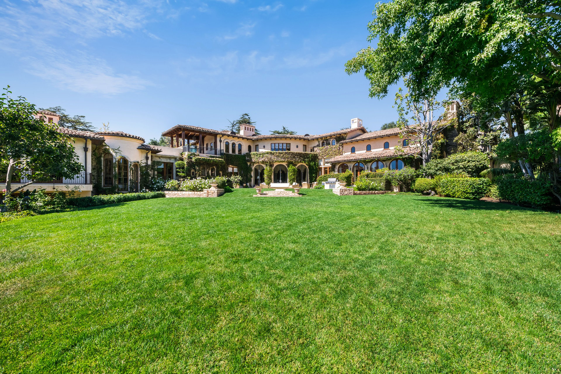 1550 Amalfi DR