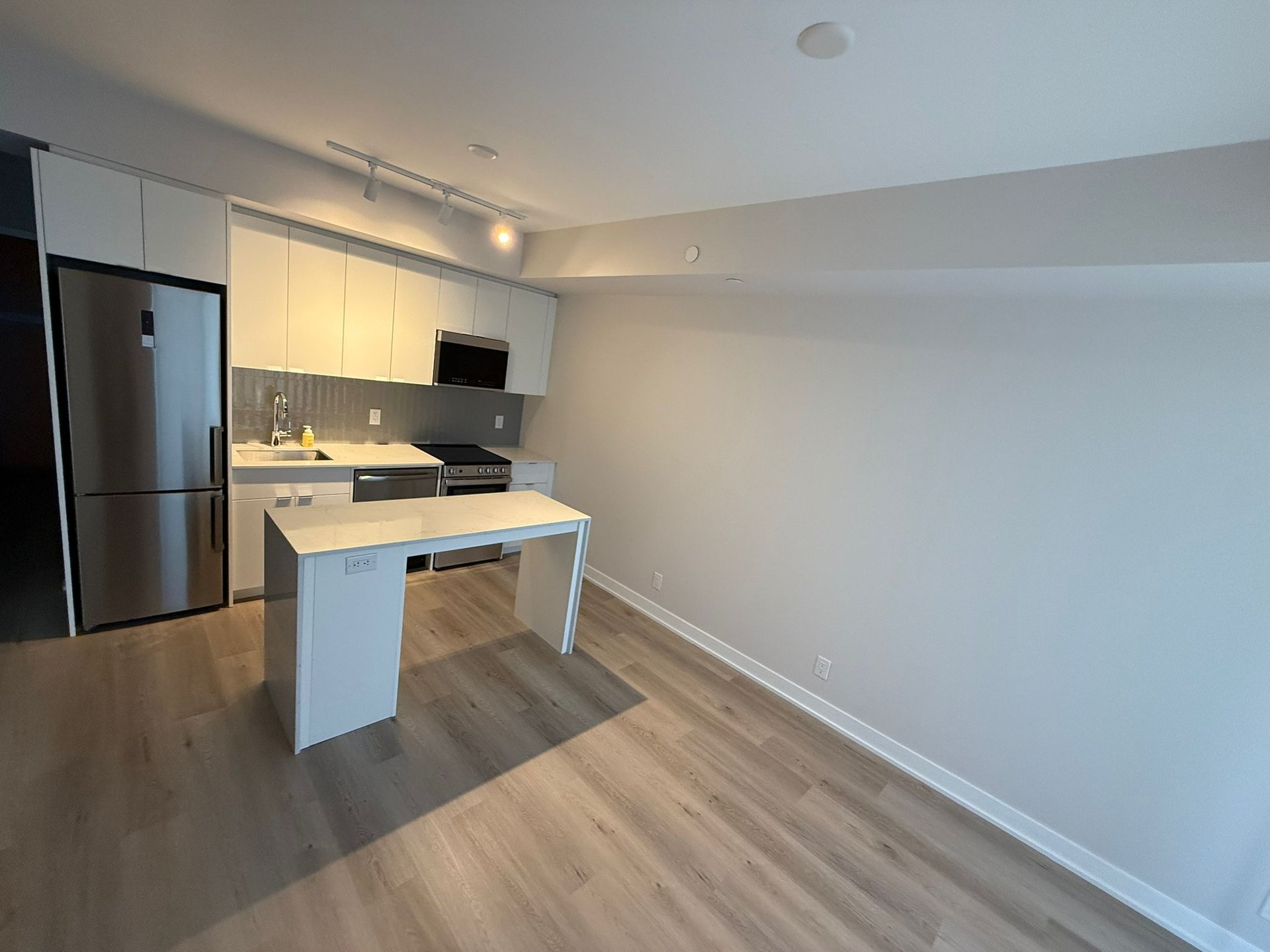 1660 Bloor Street W 514