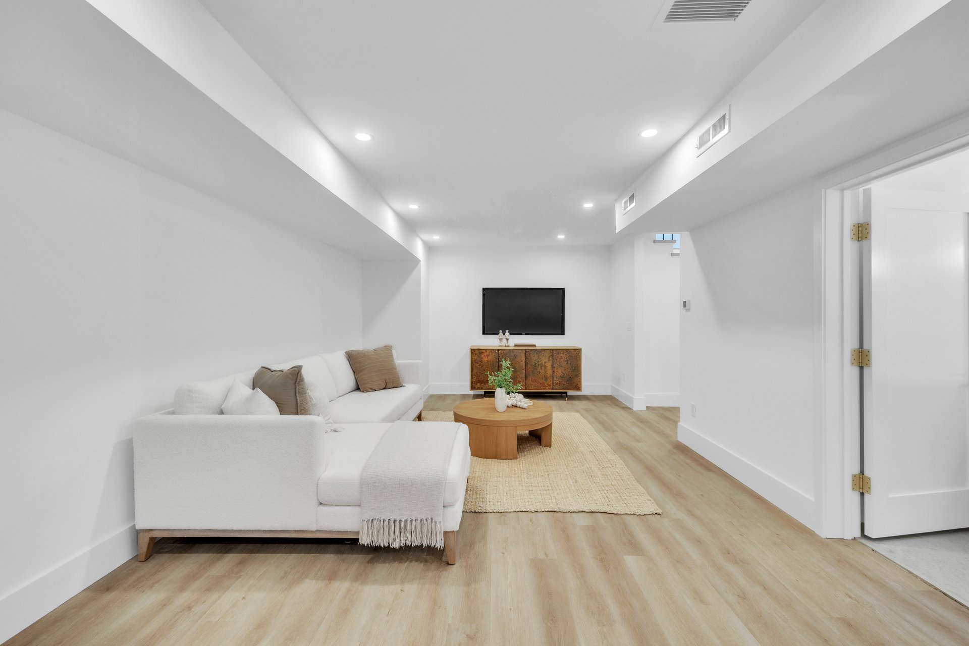 East Ave, Unit A