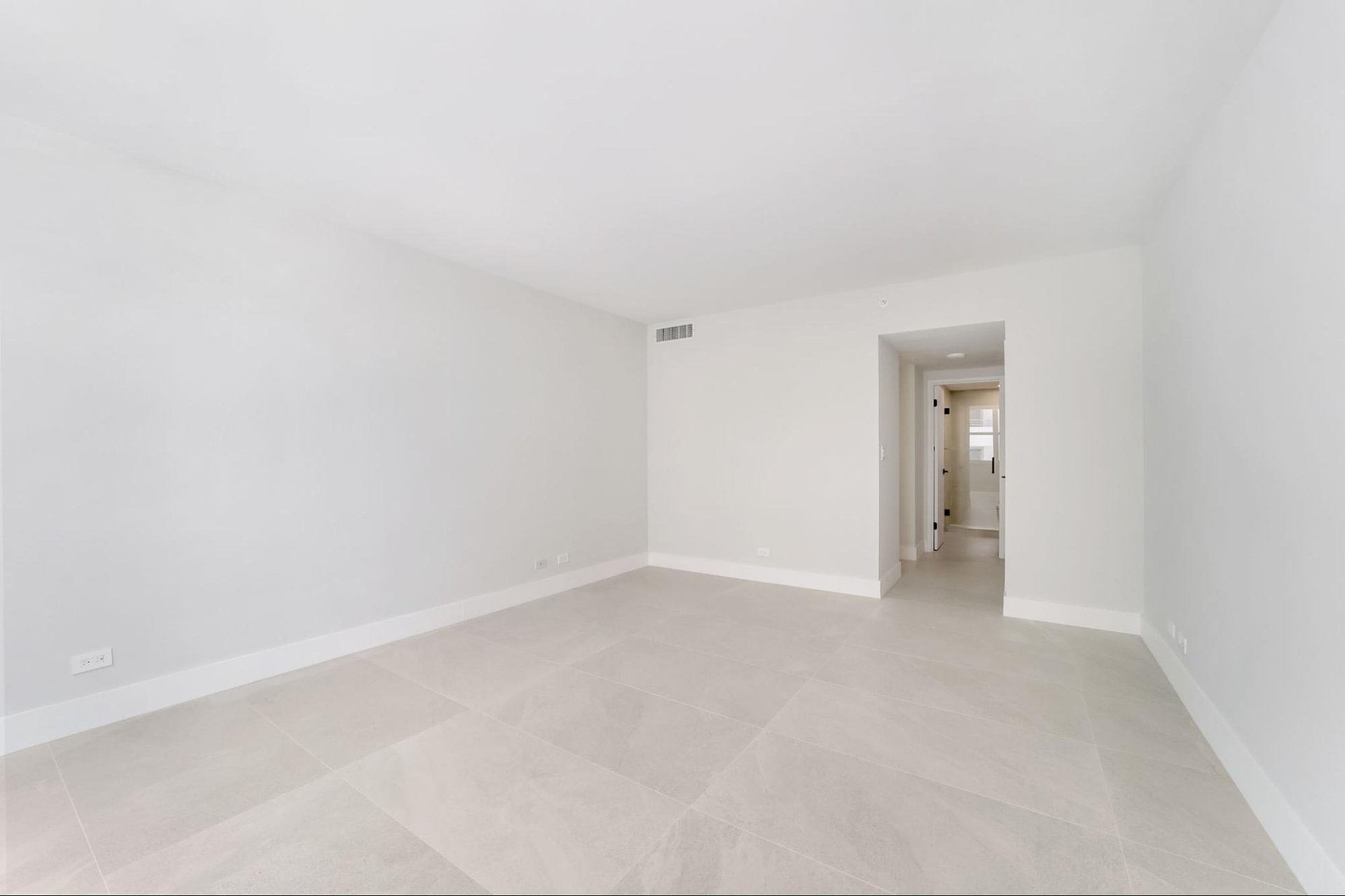 5601 Collins Avenue #1112A