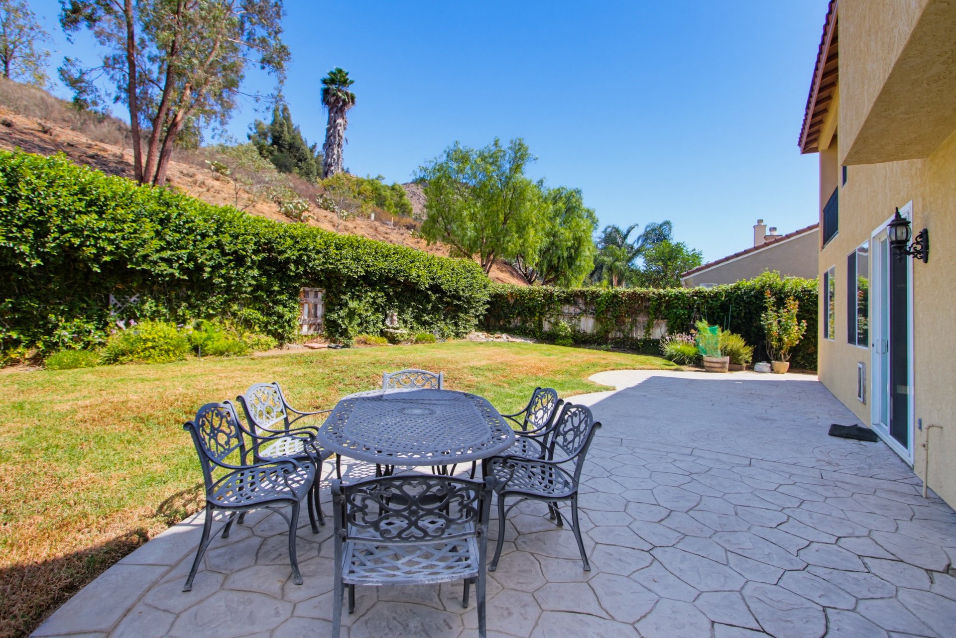 3350 Avocado Vista Ln