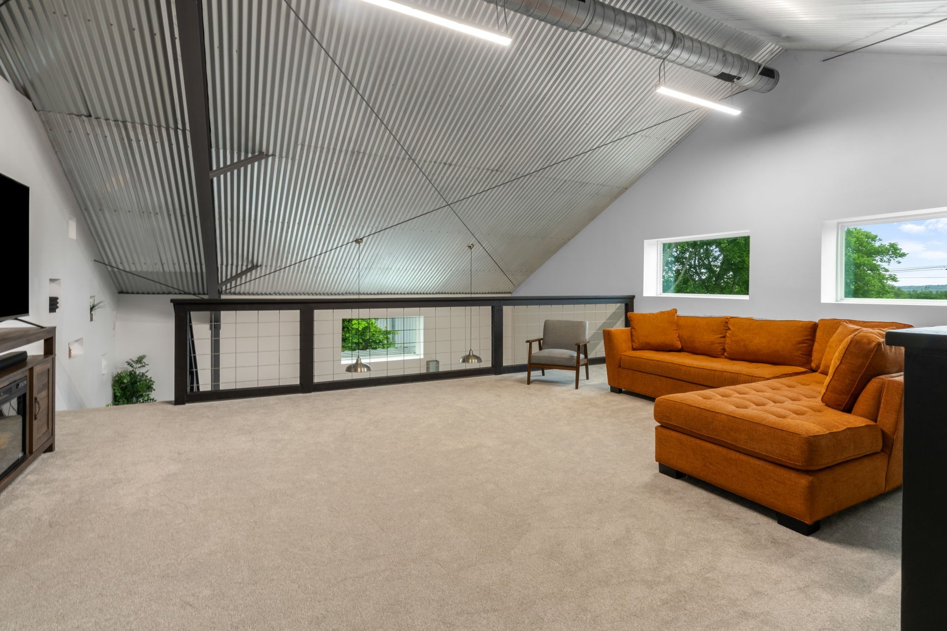 Unique Residential/Commercial Property - 180 Henly LOOP