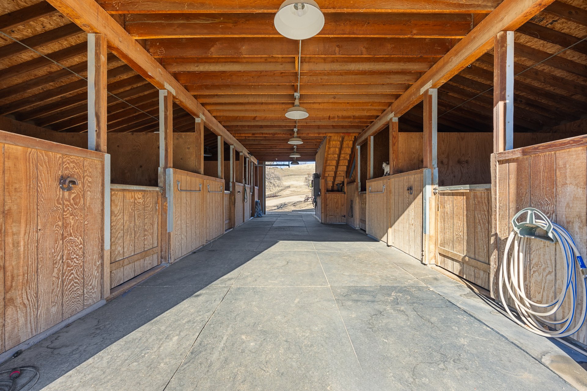 Equestrian Estate in Bear Valley Springs: 25820 Skyline Drive
